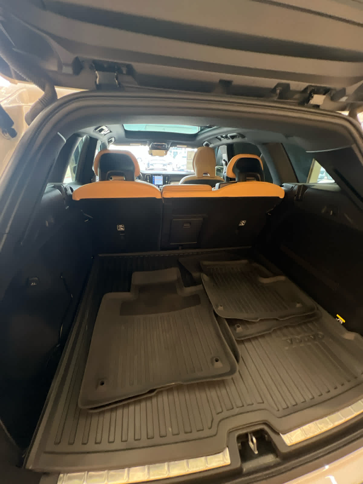 2019 Volvo XC60 Momentum Ice White at Baytown Ford