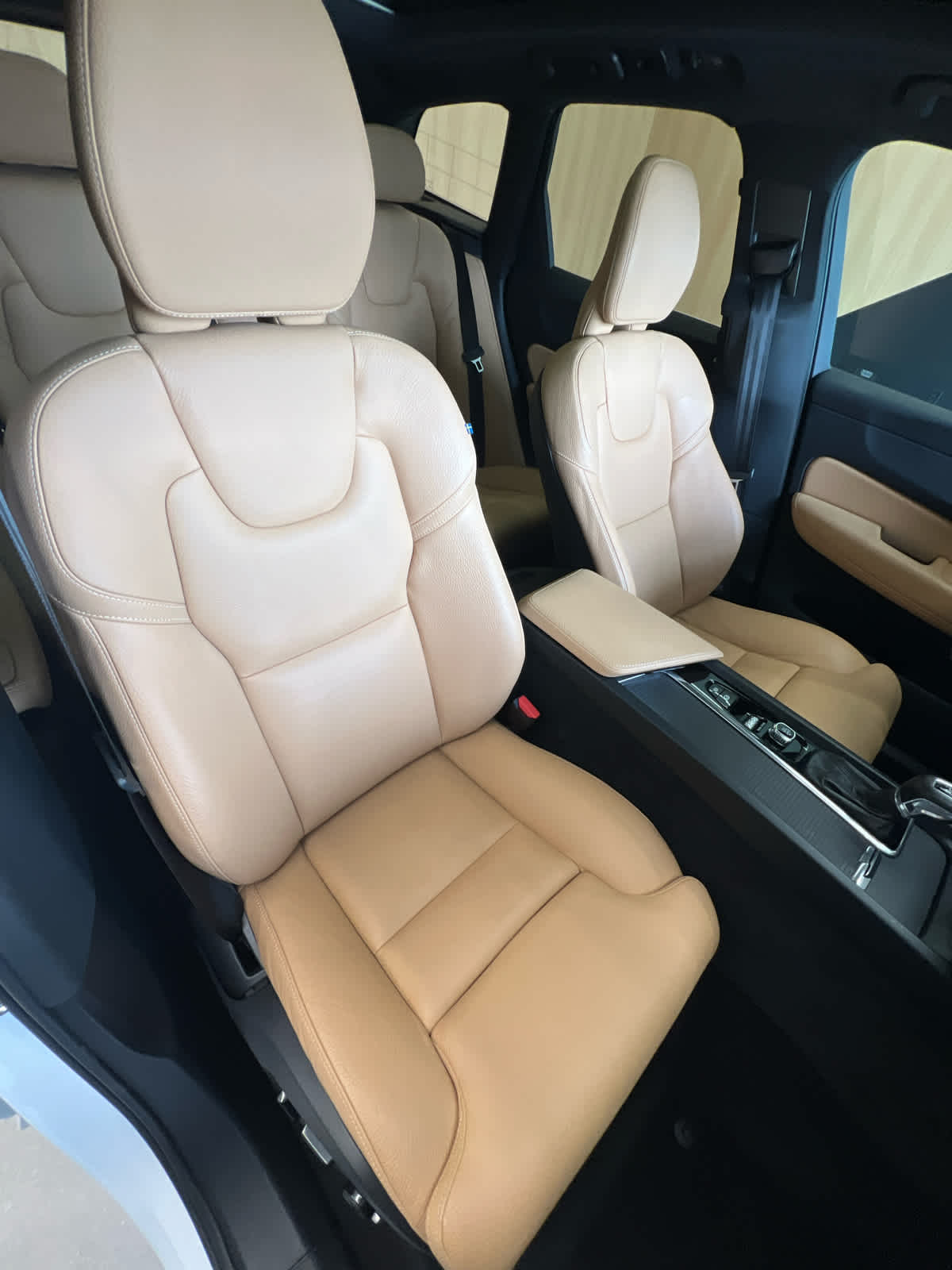 2019 Volvo XC60 Momentum Ice White at Baytown Ford