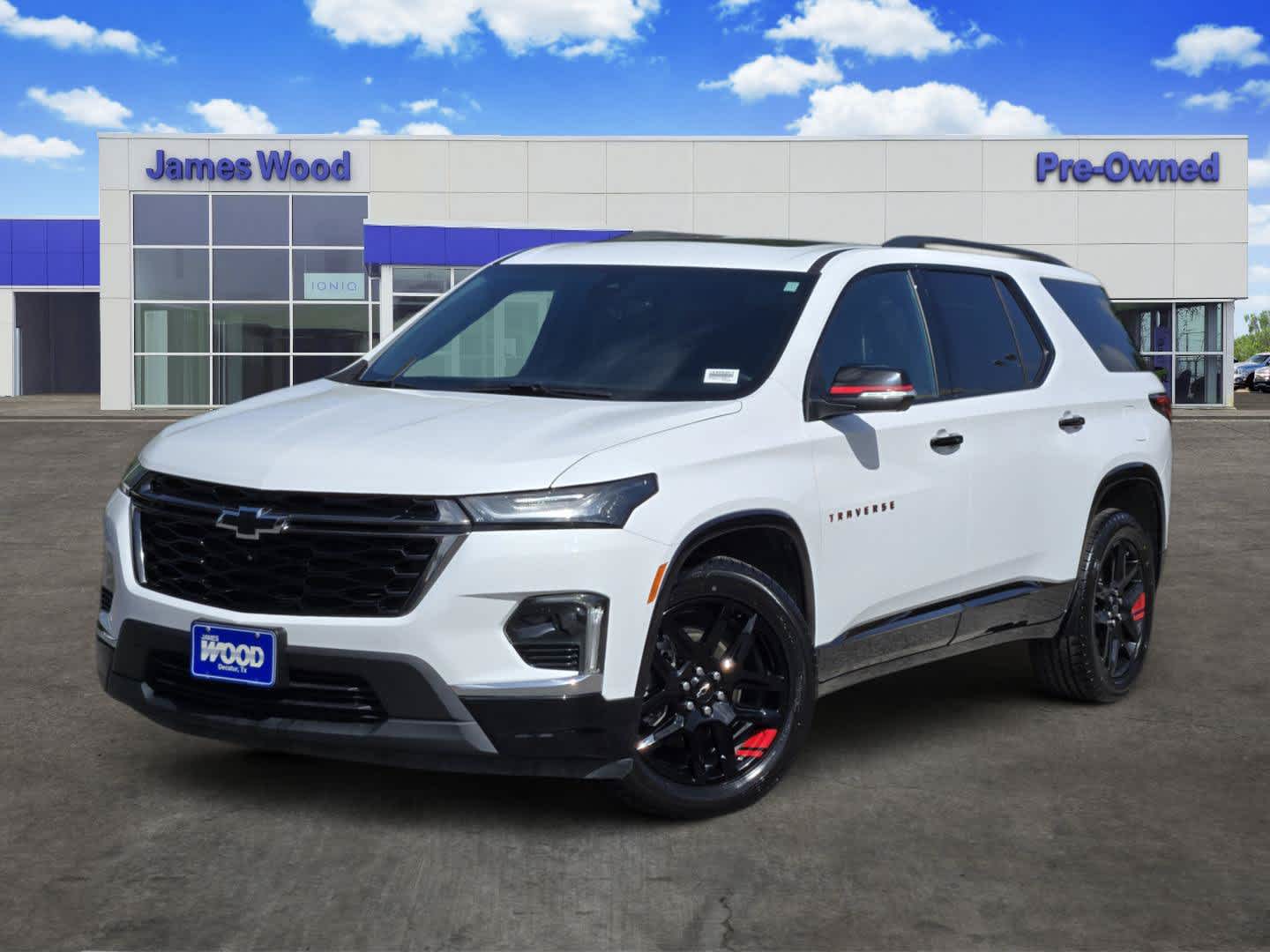 Summit White 2023 Chevrolet Traverse SUV / Crossover Front-Wheel Drive 9-Speed Automatic