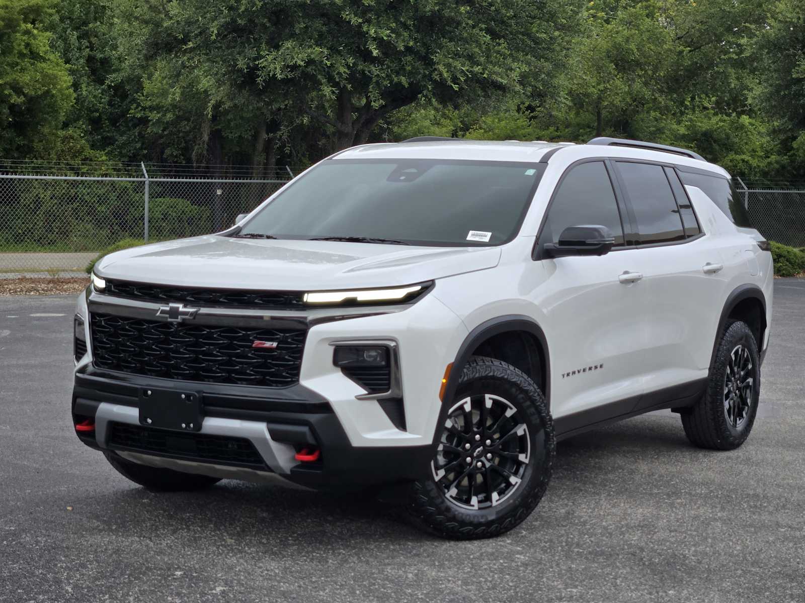 White (Iridescent Pearl Tricoat) 2024 Chevrolet Traverse SUV / Crossover Four-Wheel Drive 8-Speed Automatic