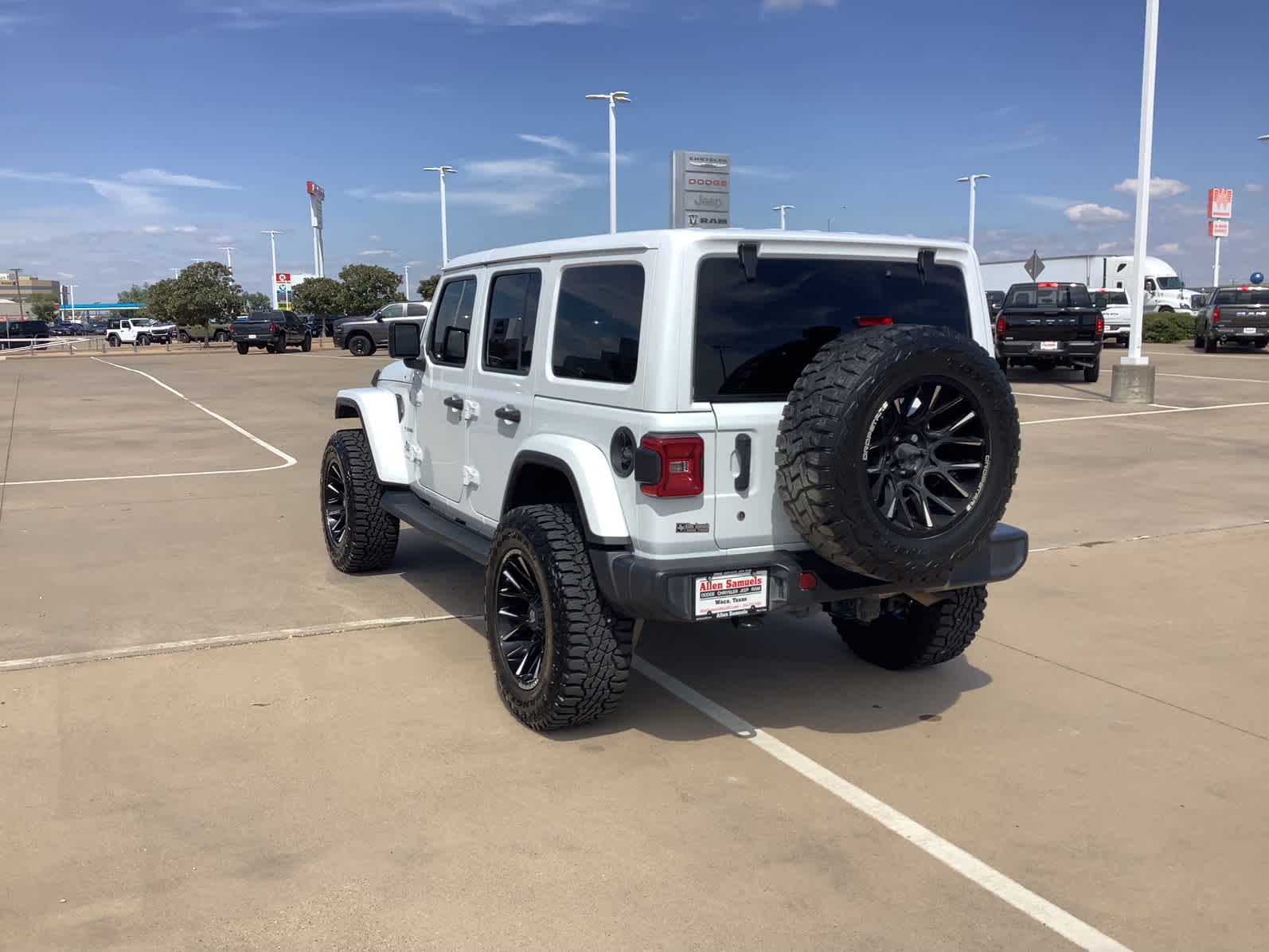 Used Car 2018 Jeep Wrangler Unlimited  Sahara For Sale Under $30,000 In Waco, Texas