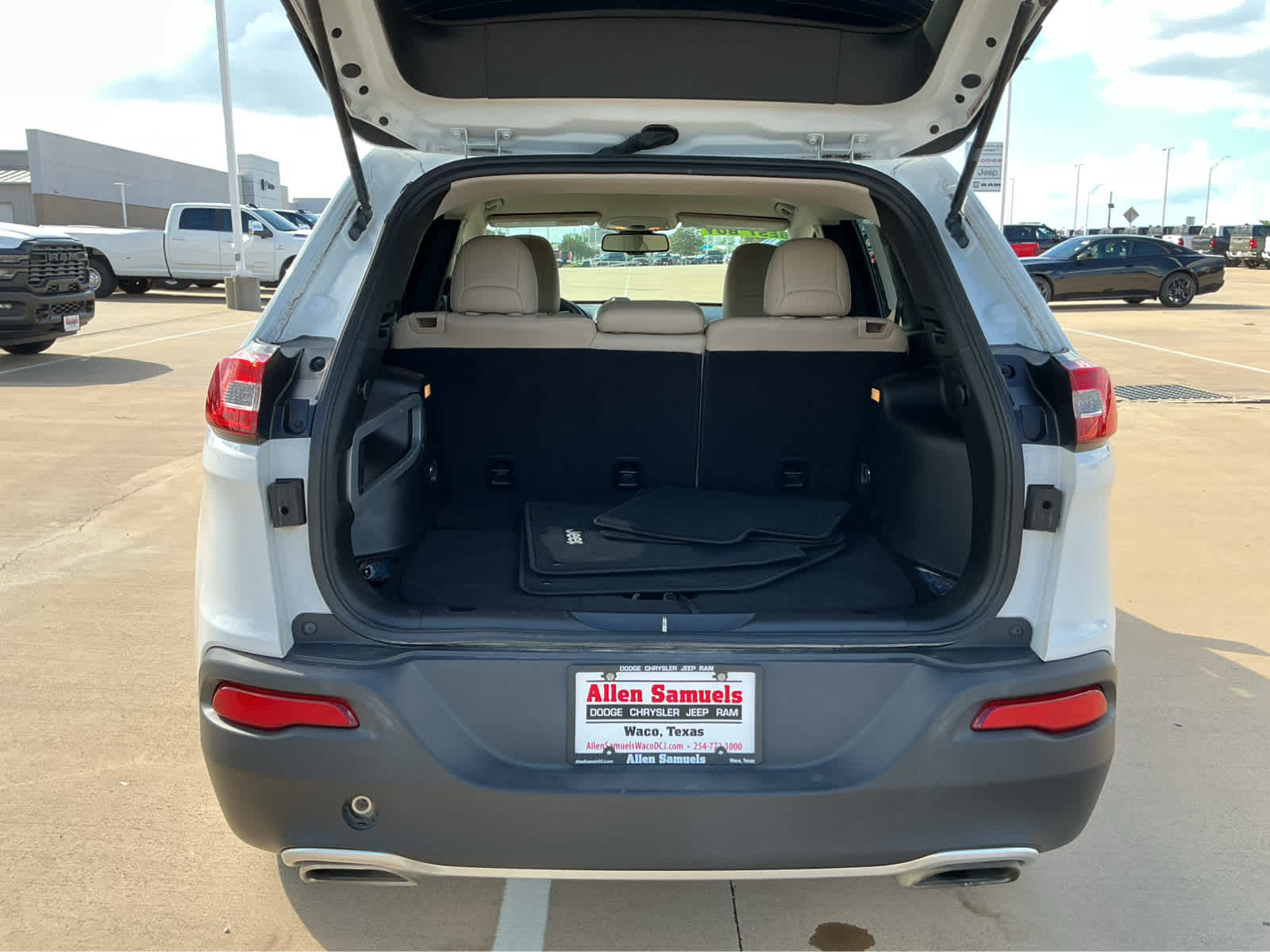 used 2016 Jeep Cherokee car, priced at $13,690