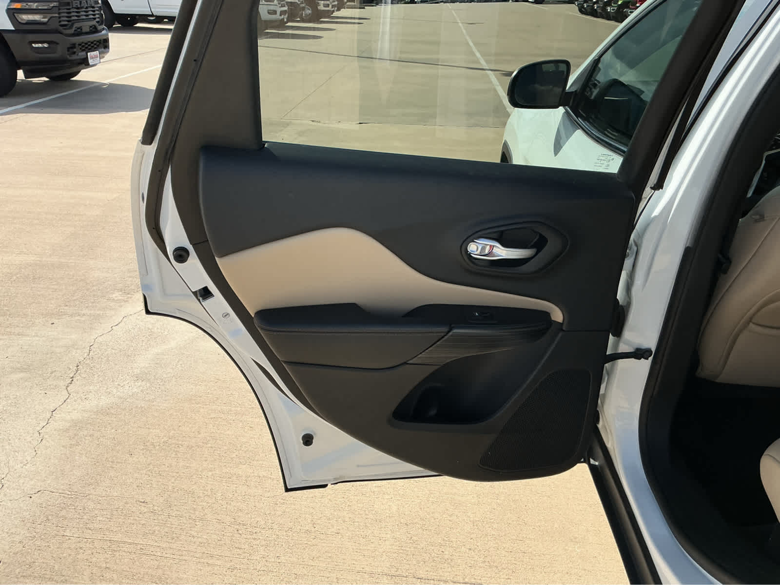 used 2016 Jeep Cherokee car, priced at $13,690