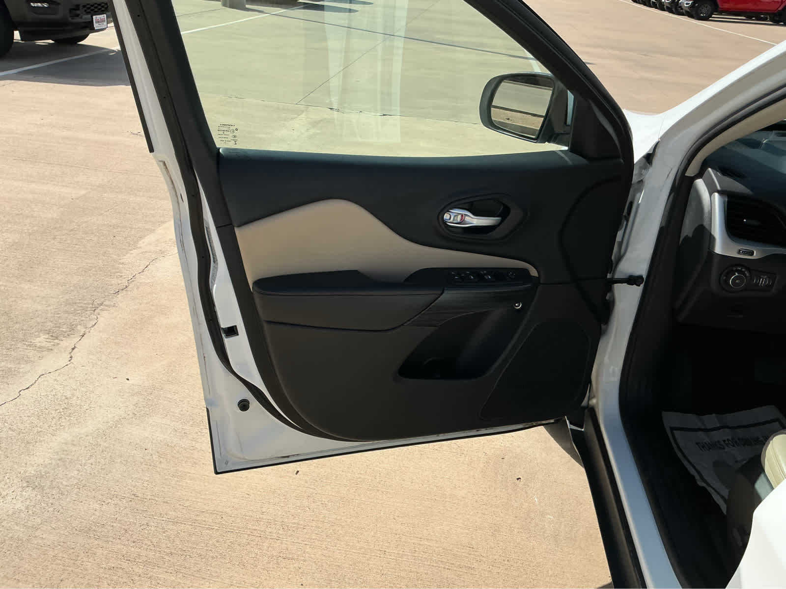 used 2016 Jeep Cherokee car, priced at $13,690