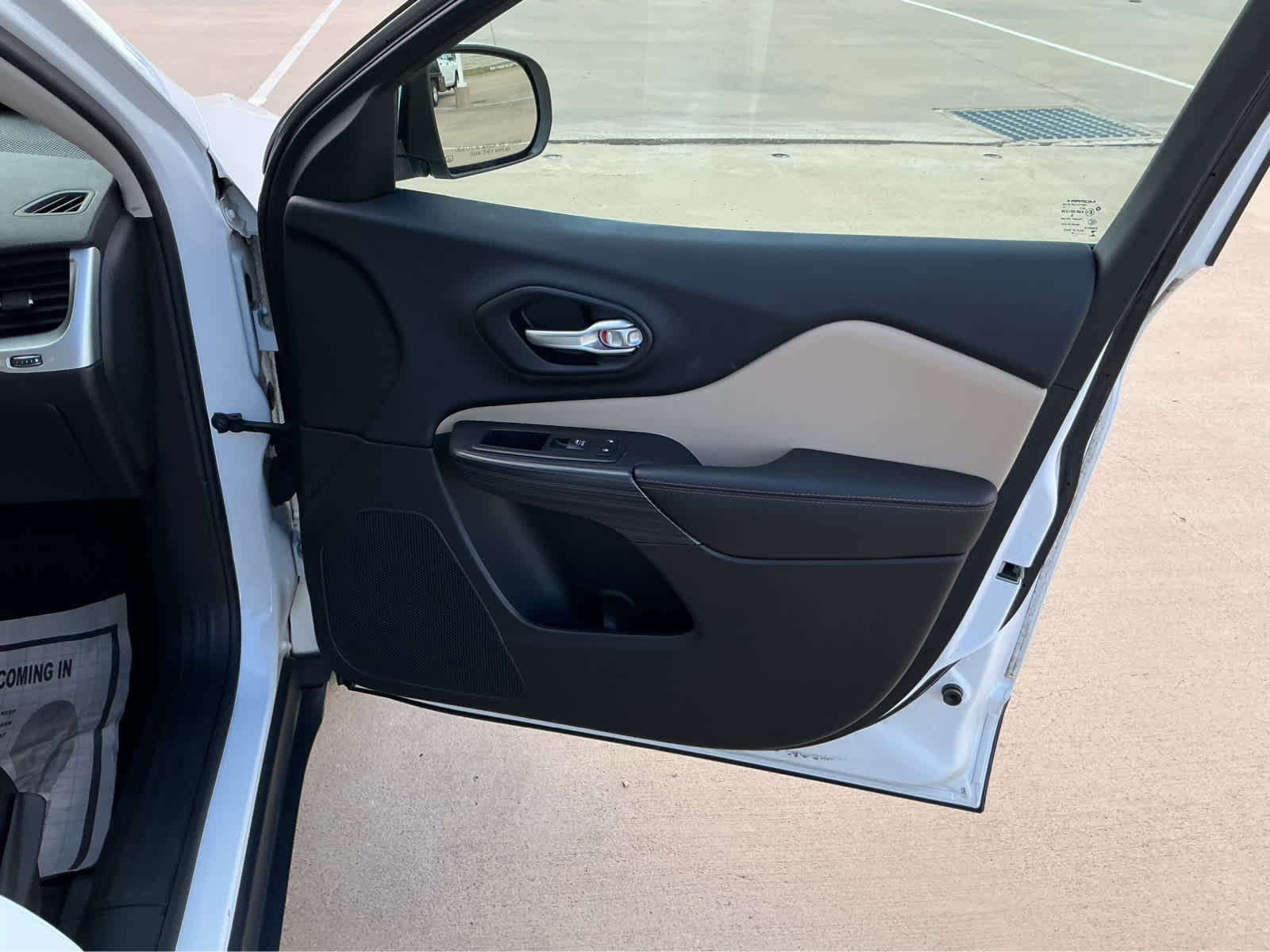 used 2016 Jeep Cherokee car, priced at $13,690