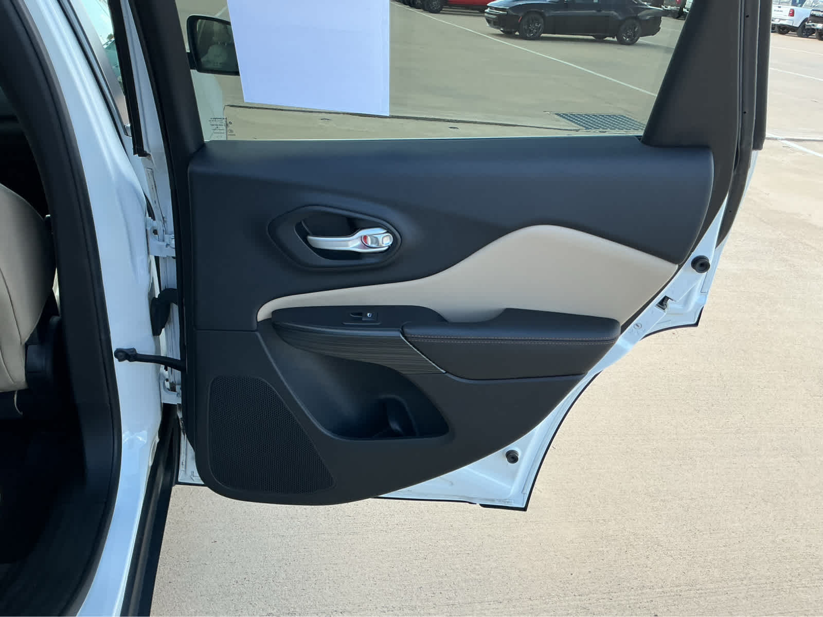 used 2016 Jeep Cherokee car, priced at $13,690