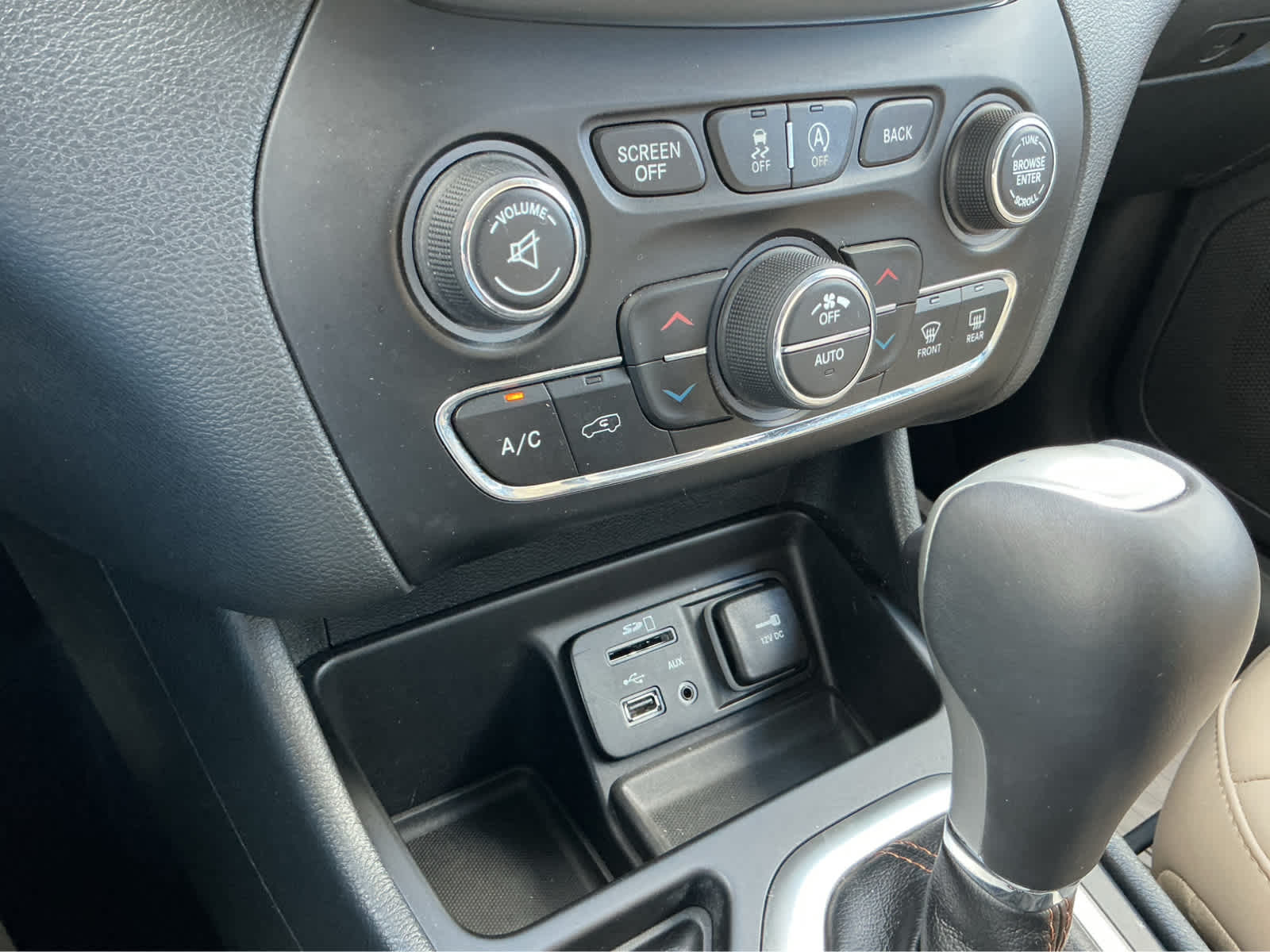 used 2016 Jeep Cherokee car, priced at $13,690