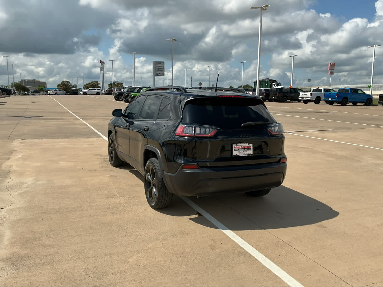 Used Car 2021 Jeep Cherokee  Altitude For Sale Under $20,000 In Waco, Texas