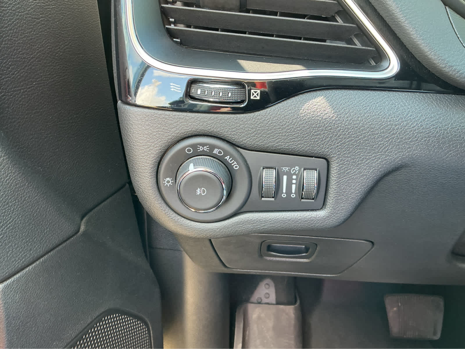 Used Car 2021 Jeep Cherokee  Altitude For Sale Under $20,000 In Waco, Texas