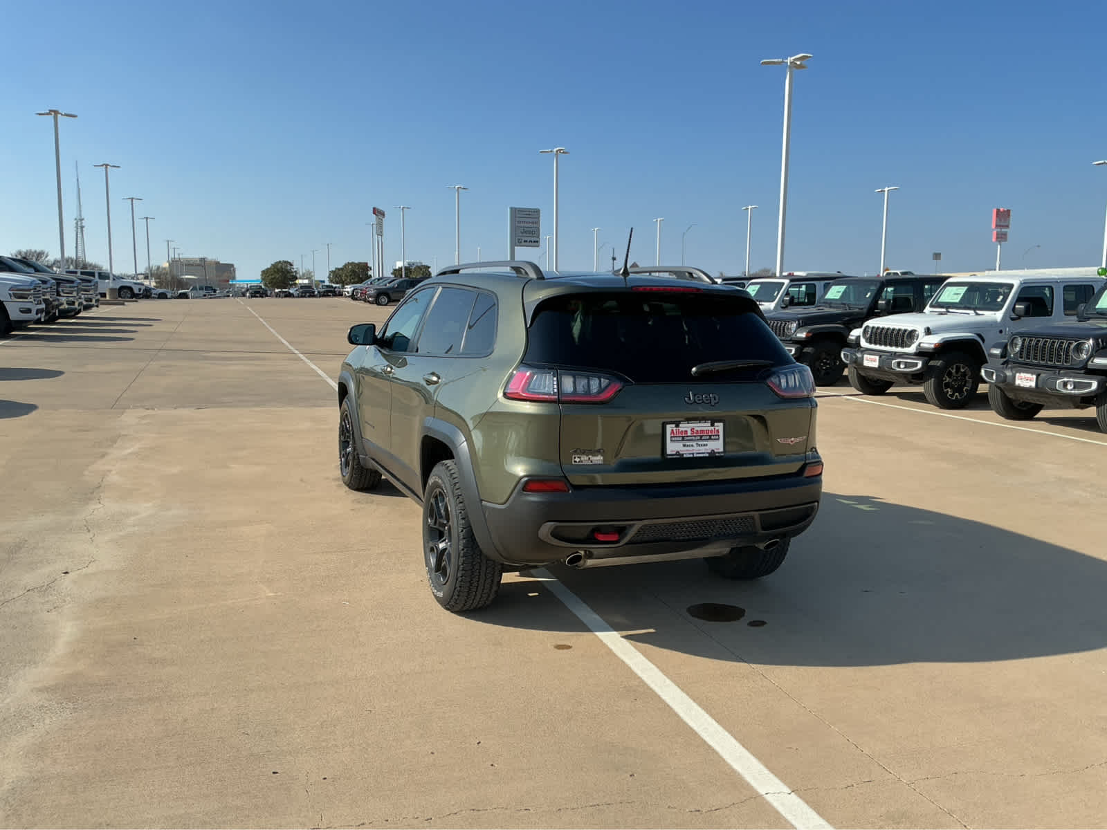 Used Car 2021 Jeep Cherokee  Trailhawk For Sale Under $30,000 In Waco, Texas