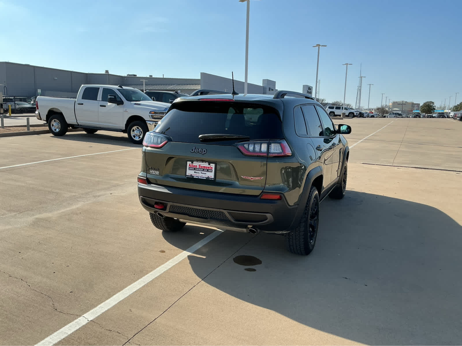 Used Car 2021 Jeep Cherokee  Trailhawk For Sale Under $30,000 In Waco, Texas