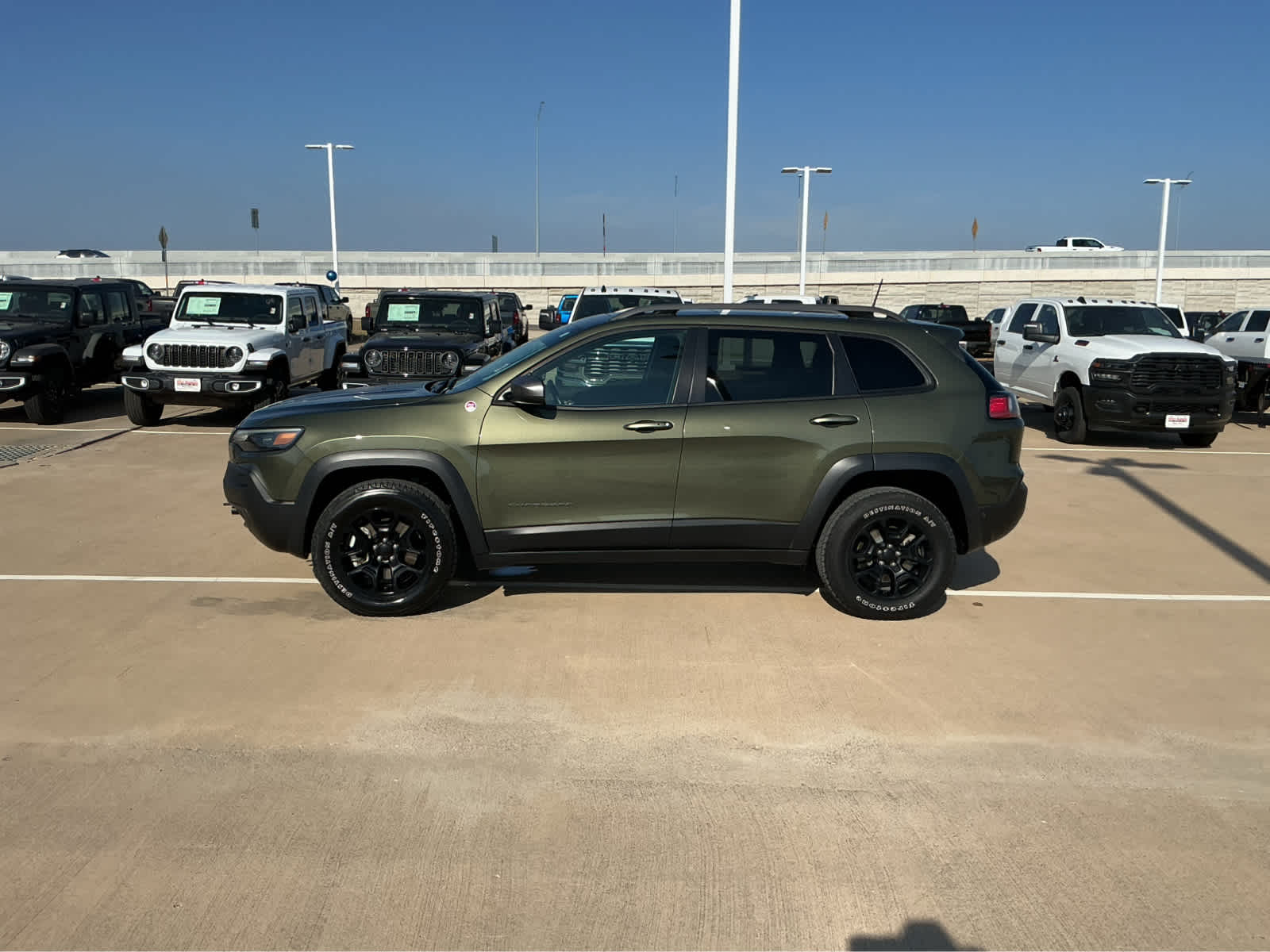 Used Car 2021 Jeep Cherokee  Trailhawk For Sale Under $30,000 In Waco, Texas