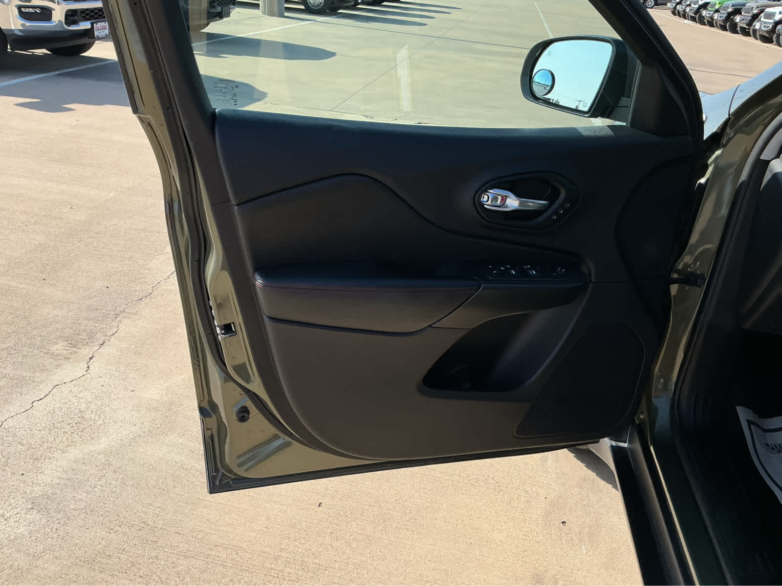 Used Car 2021 Jeep Cherokee  Trailhawk For Sale Under $30,000 In Waco, Texas