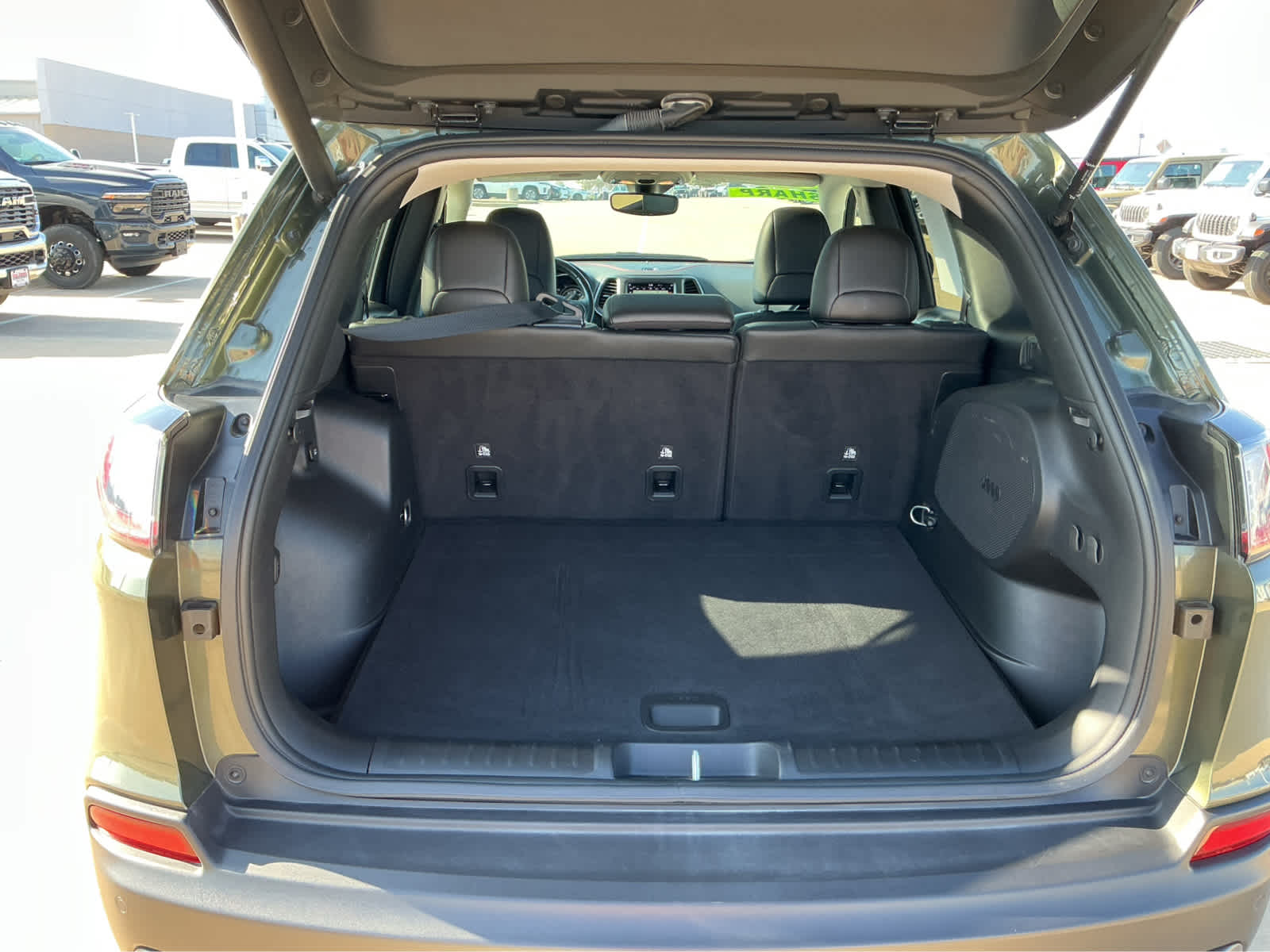 Used Car 2021 Jeep Cherokee  Trailhawk For Sale Under $30,000 In Waco, Texas