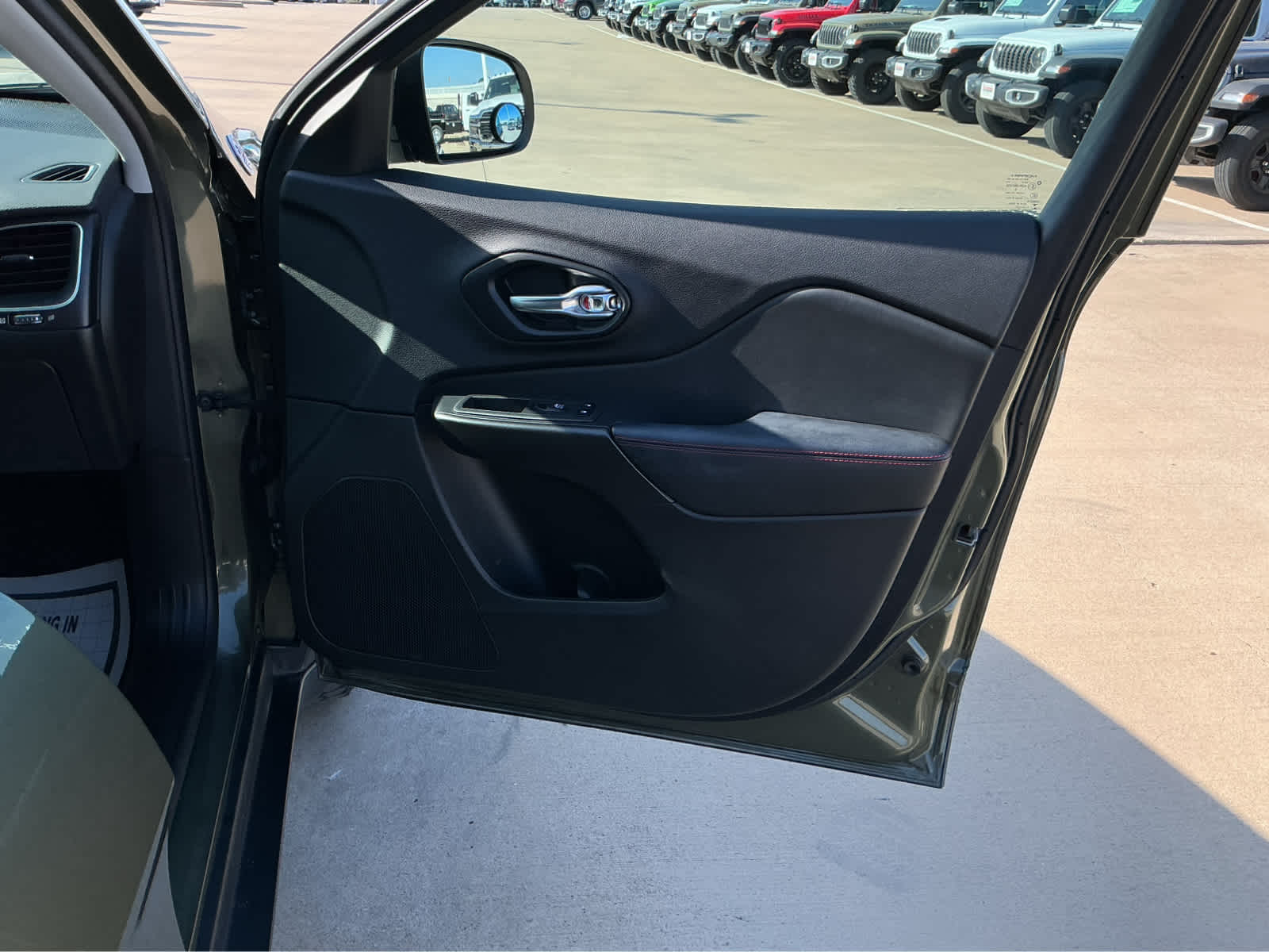 Used Car 2021 Jeep Cherokee  Trailhawk For Sale Under $30,000 In Waco, Texas