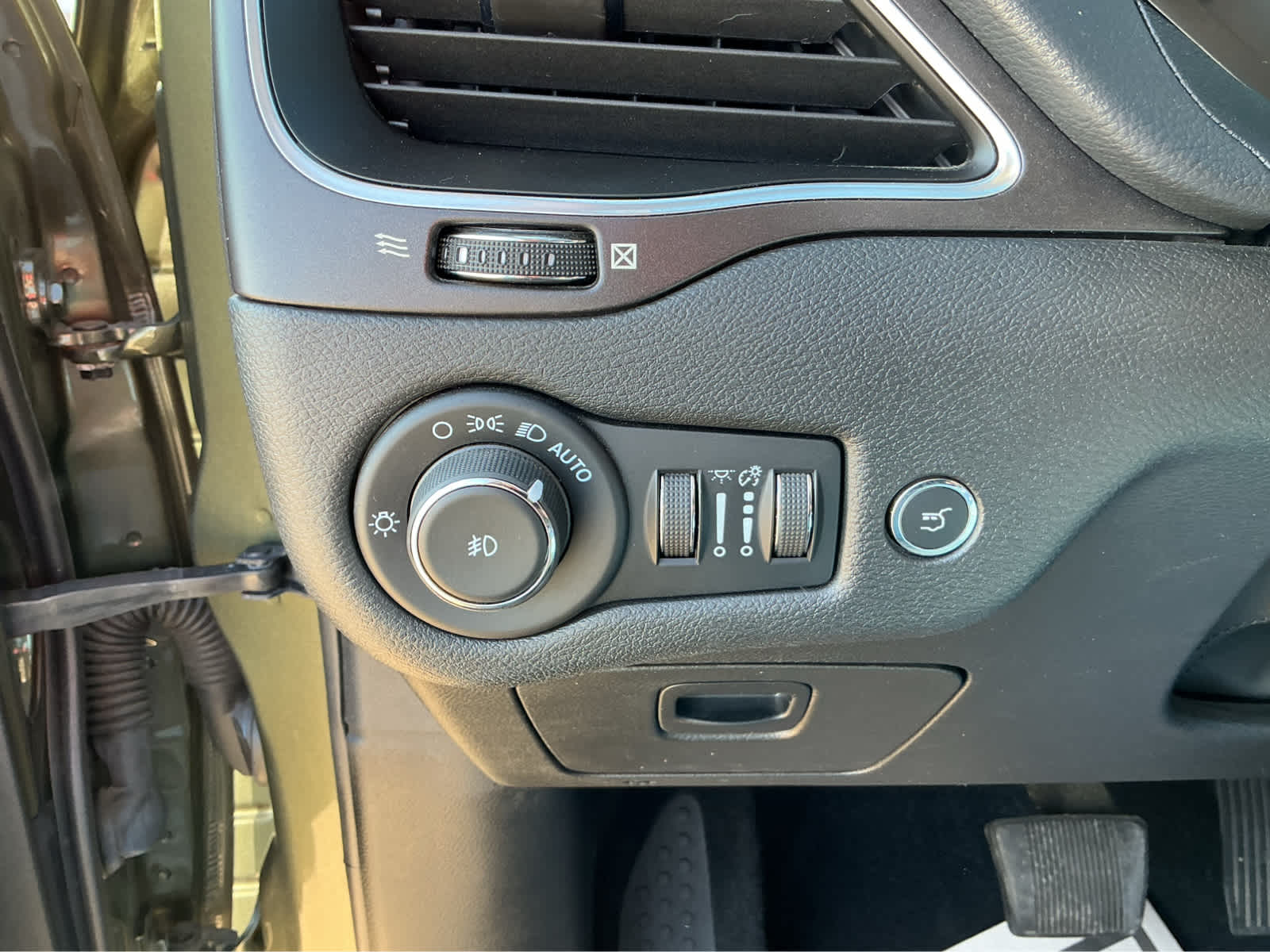 Used Car 2021 Jeep Cherokee  Trailhawk For Sale Under $30,000 In Waco, Texas