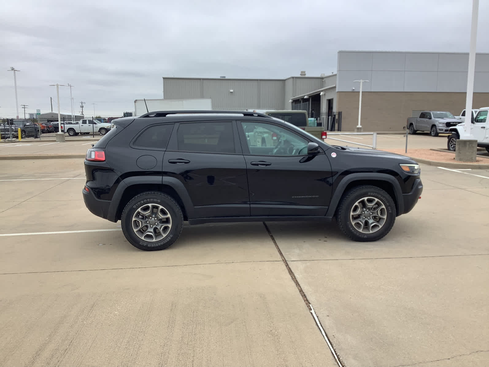 Used Car 2022 Jeep Cherokee  Trailhawk For Sale Under $35,000 In Waco, Texas