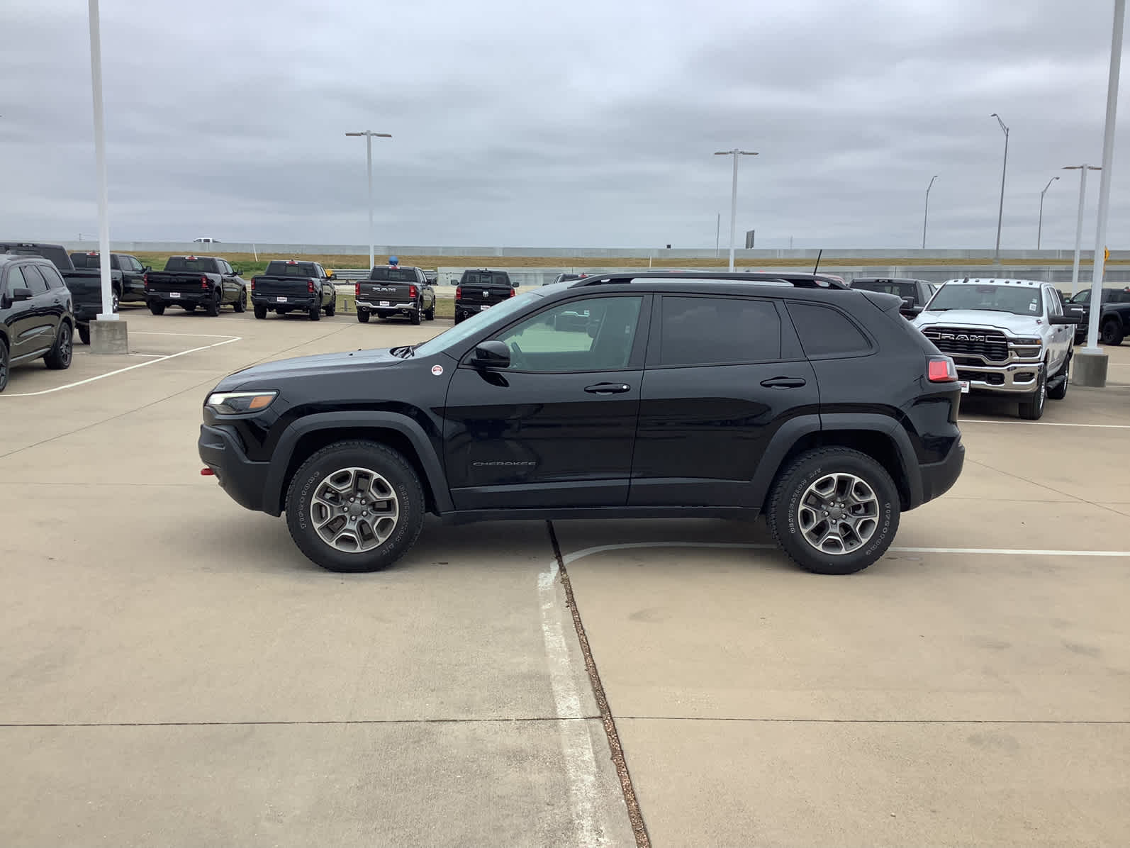 Used Car 2022 Jeep Cherokee  Trailhawk For Sale Under $35,000 In Waco, Texas