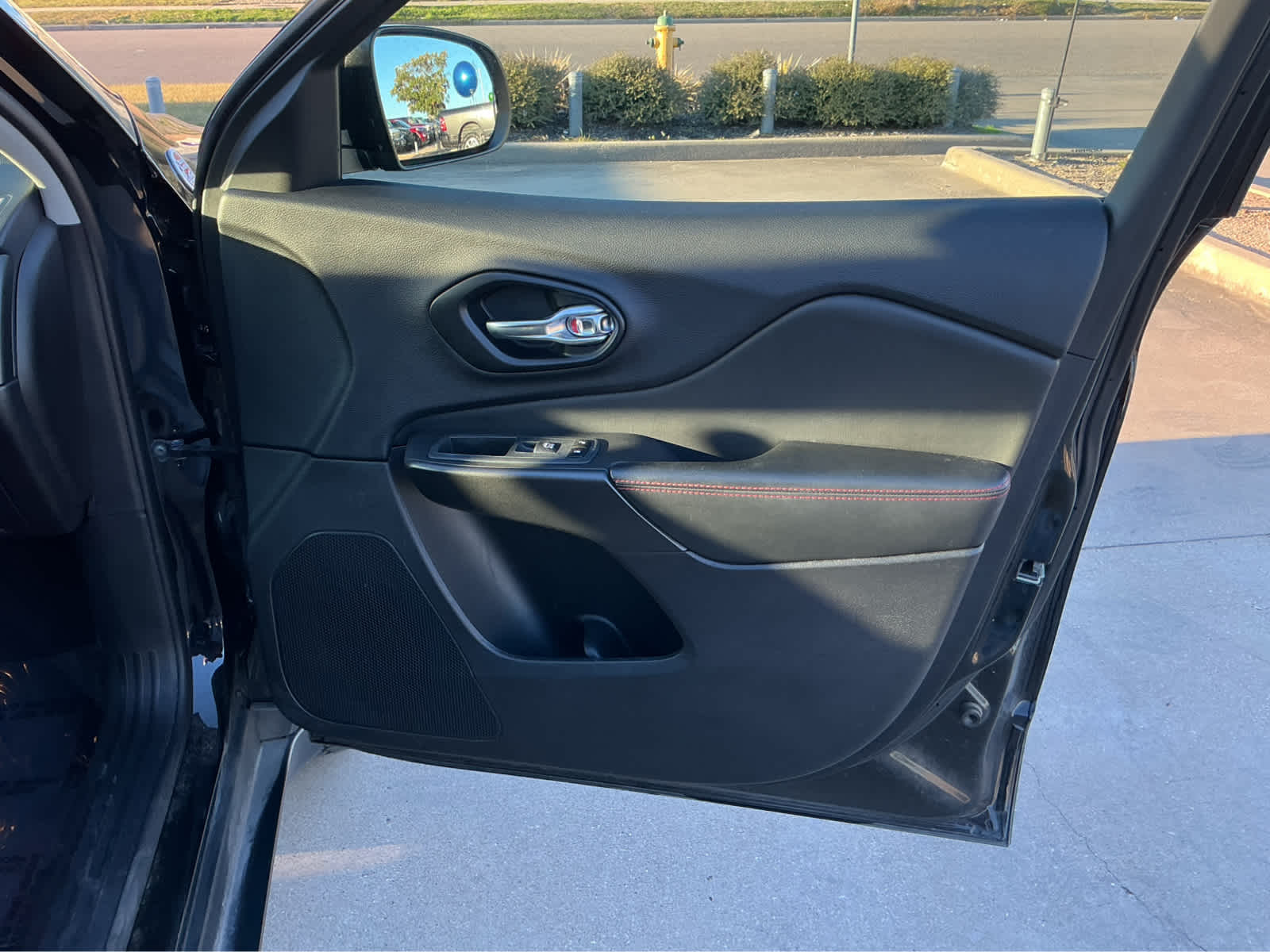 used 2022 Jeep Cherokee car, priced at $29,625