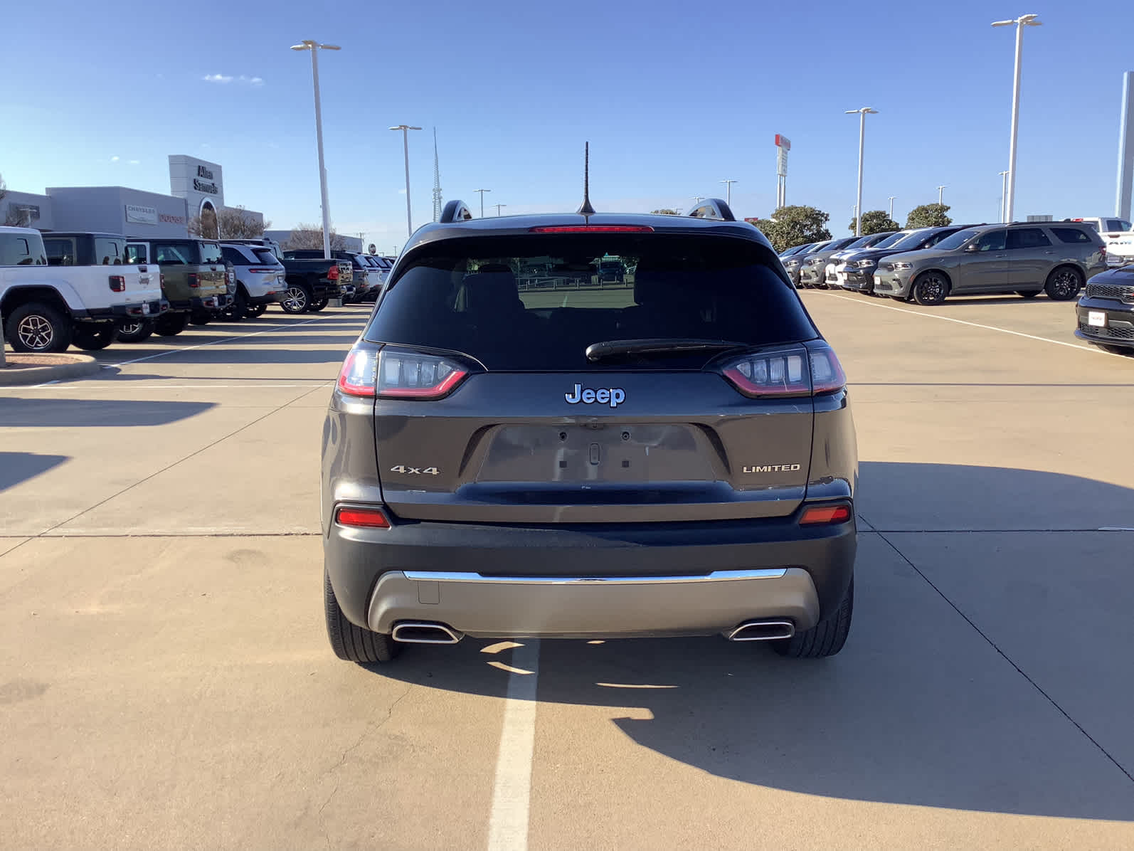 Used Car 2022 Jeep Cherokee  Limited For Sale Under $30,000 In Waco, Texas