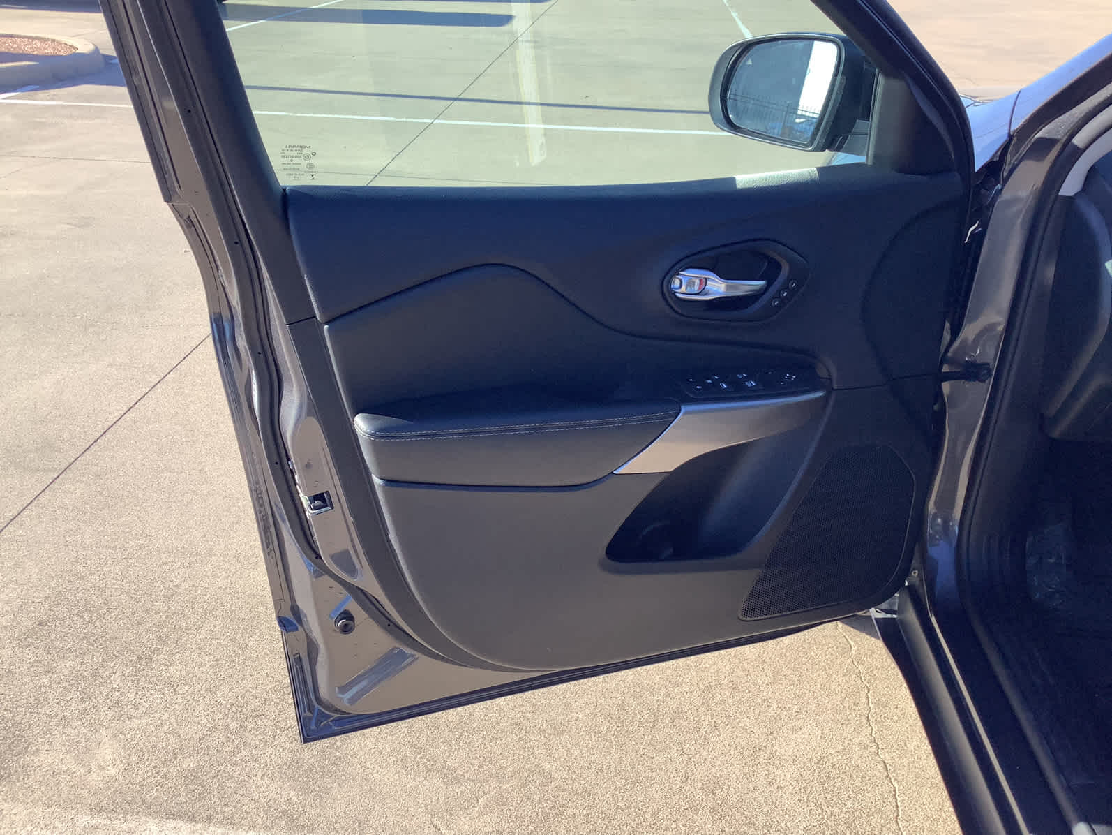 Used Car 2022 Jeep Cherokee  Limited For Sale Under $30,000 In Waco, Texas