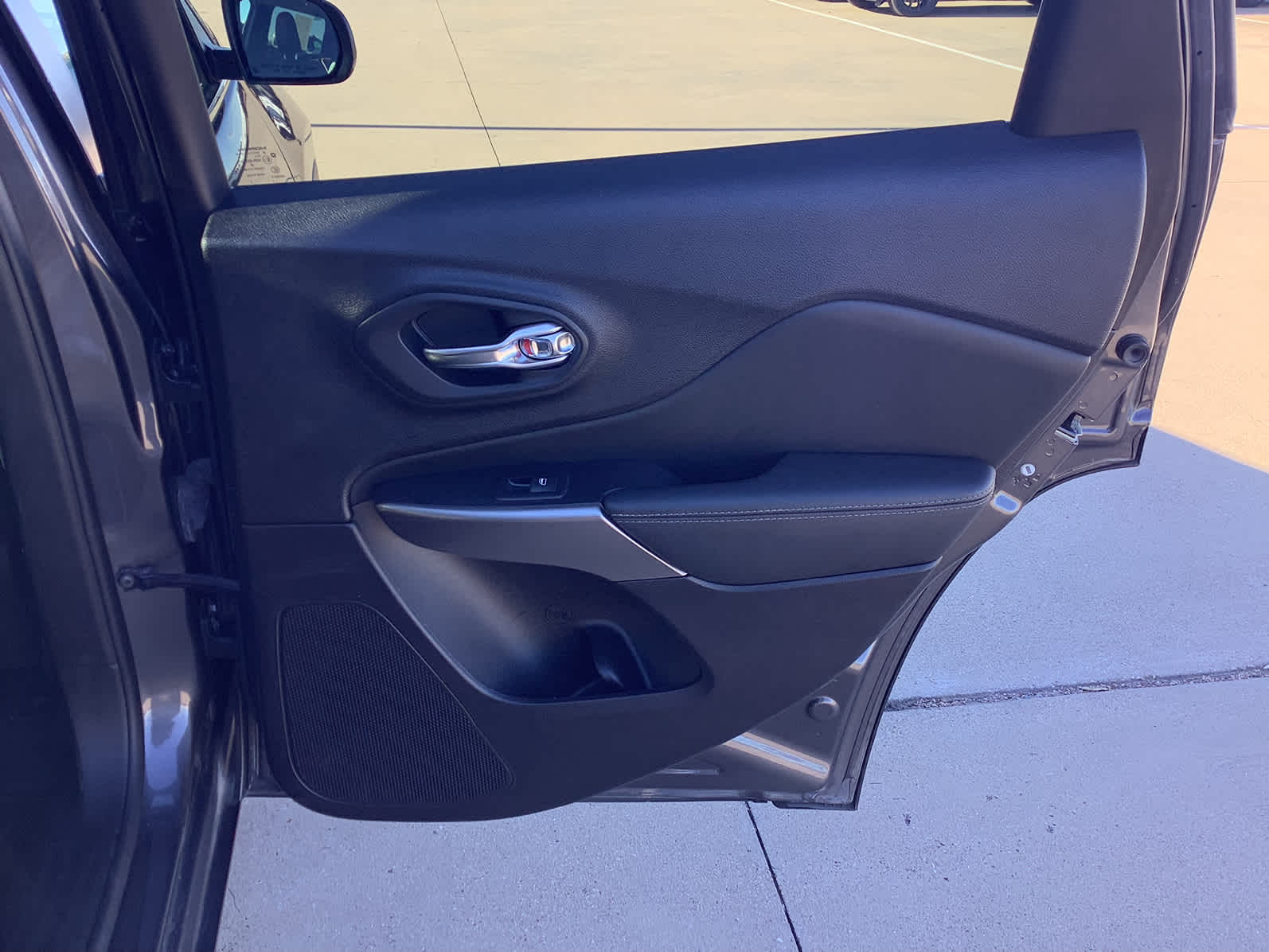 Used Car 2022 Jeep Cherokee  Limited For Sale Under $30,000 In Waco, Texas