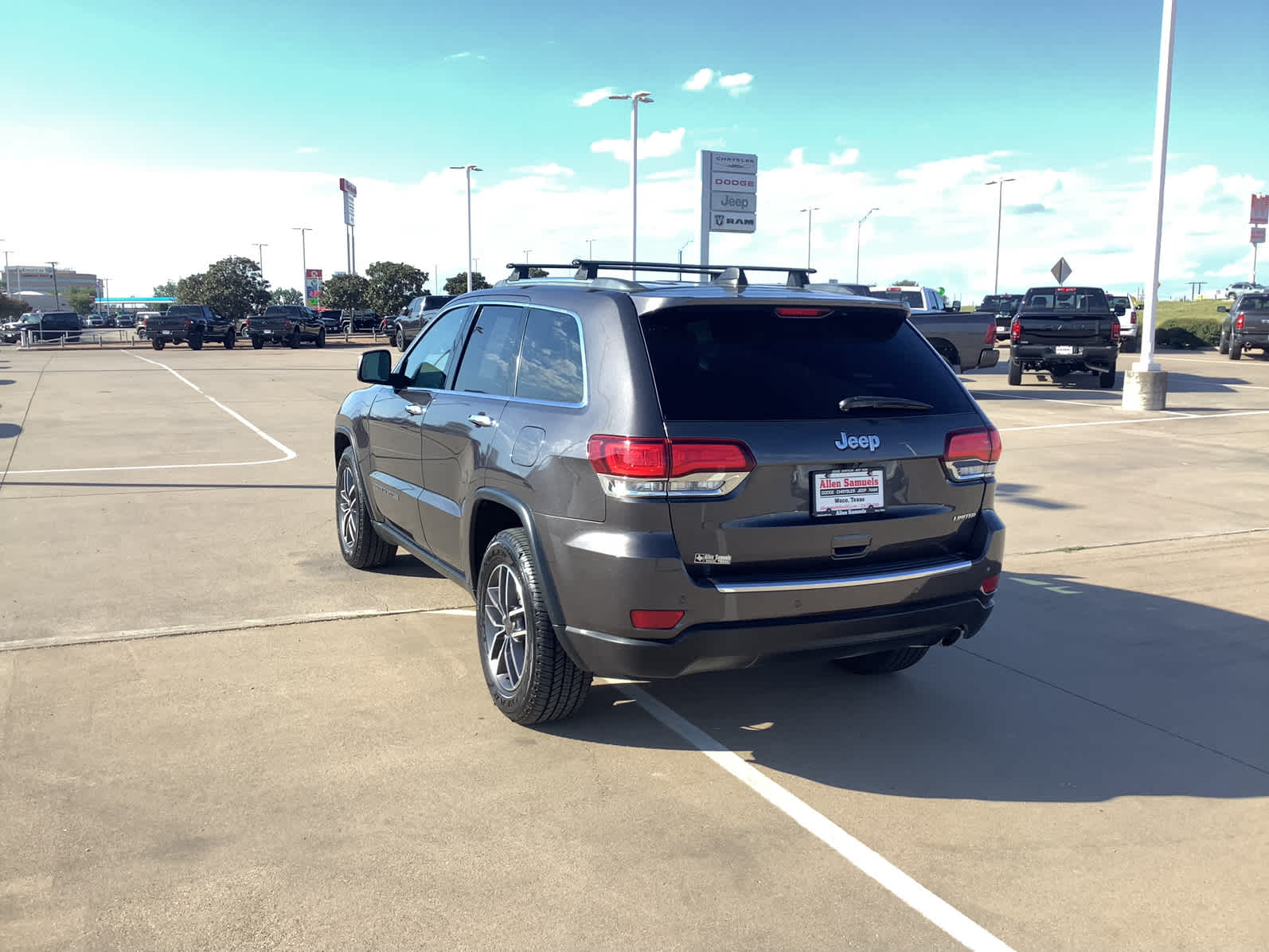 Used Car 2021 Jeep Grand Cherokee  Limited For Sale Under $25,000 In Waco, Texas
