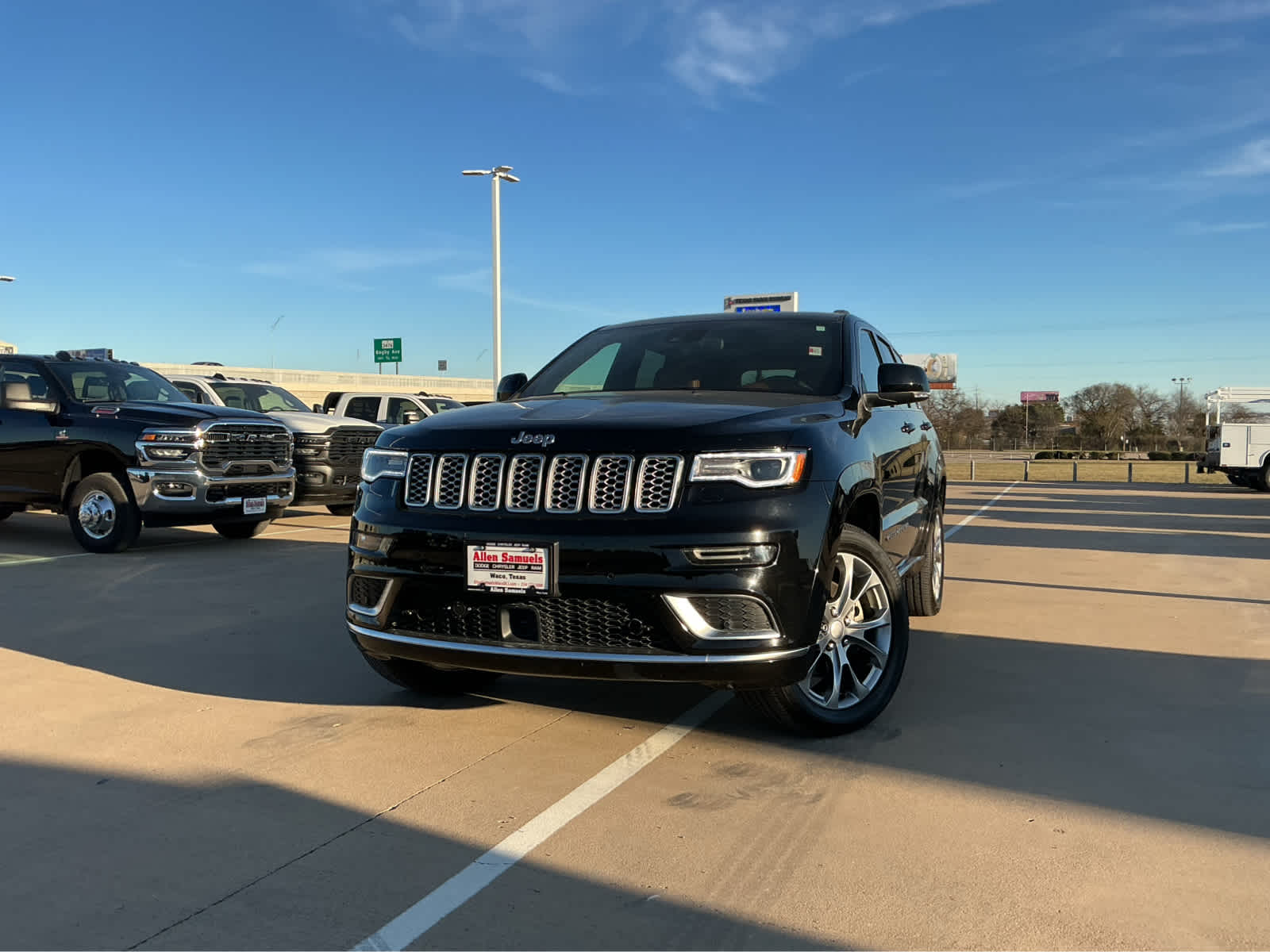 Used Car 2020 Jeep Grand Cherokee  Summit For Sale Under $40,000 In Waco, Texas