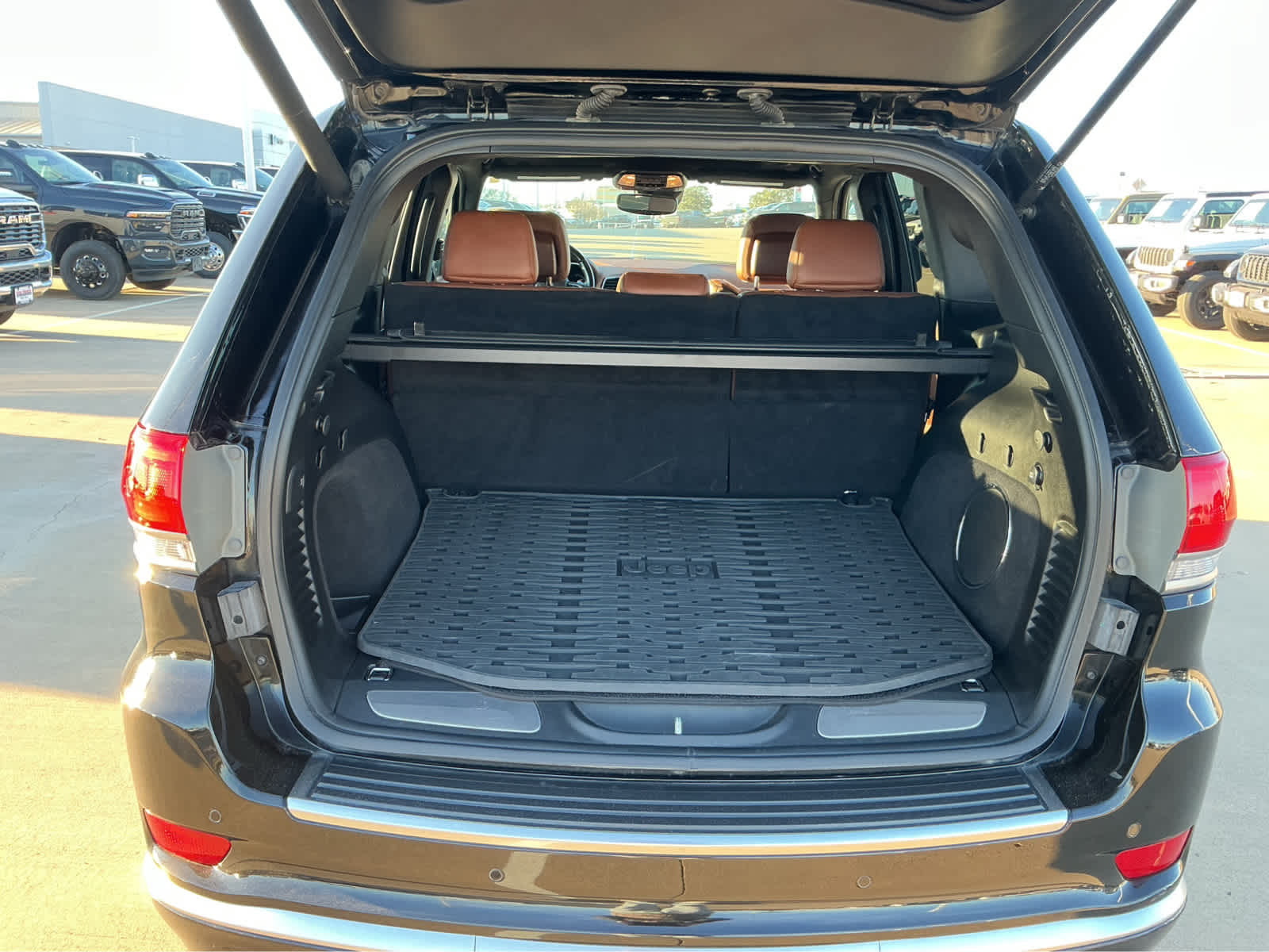 Used Car 2020 Jeep Grand Cherokee  Summit For Sale Under $40,000 In Waco, Texas