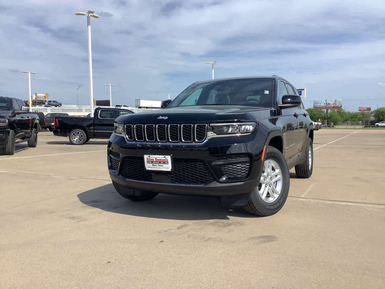 New Car 2025 Jeep Grand Cherokee  Laredo For Sale Under $40,000 In Waco, Texas