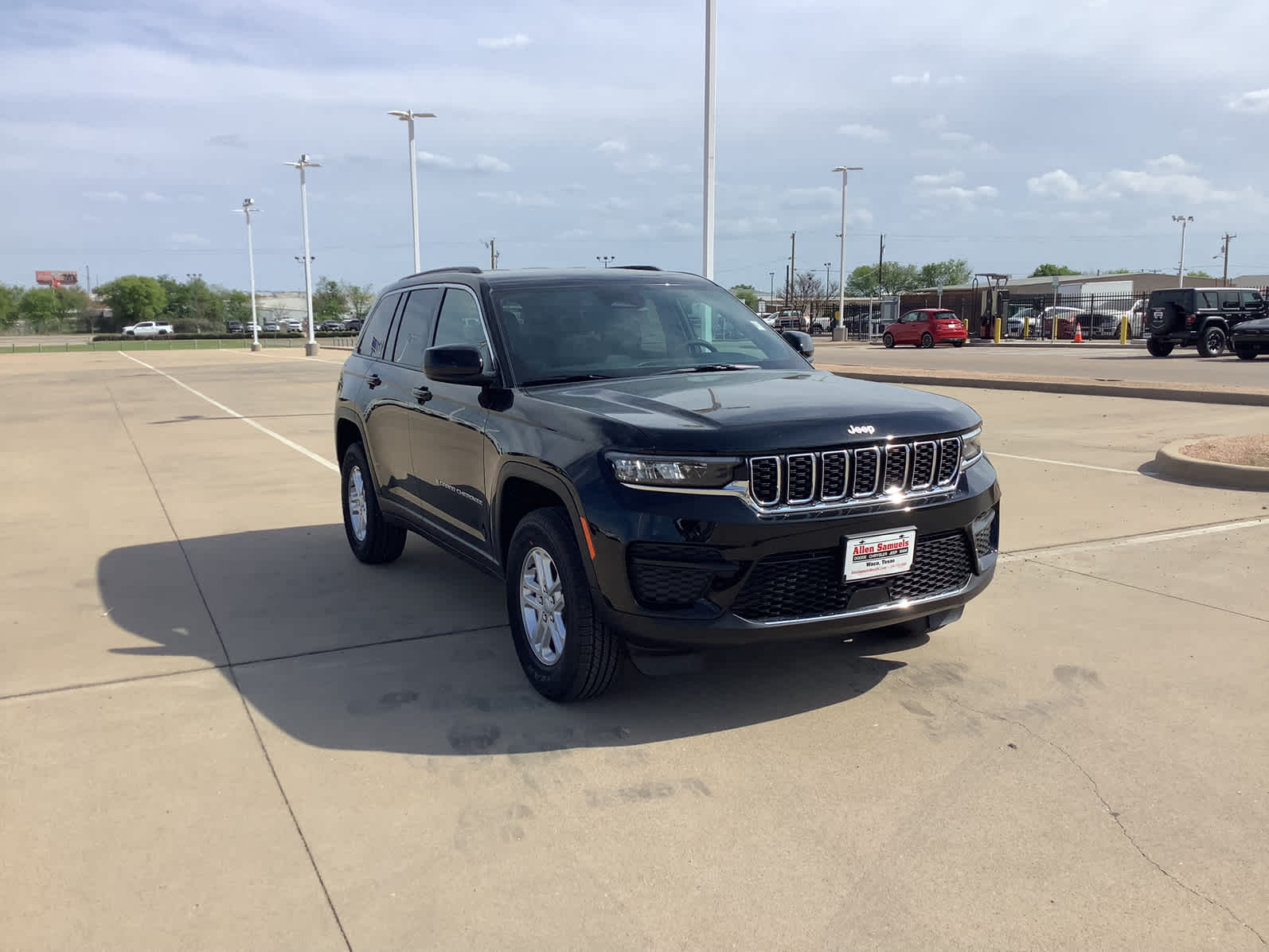 New Car 2025 Jeep Grand Cherokee  Laredo For Sale Under $40,000 In Waco, Texas