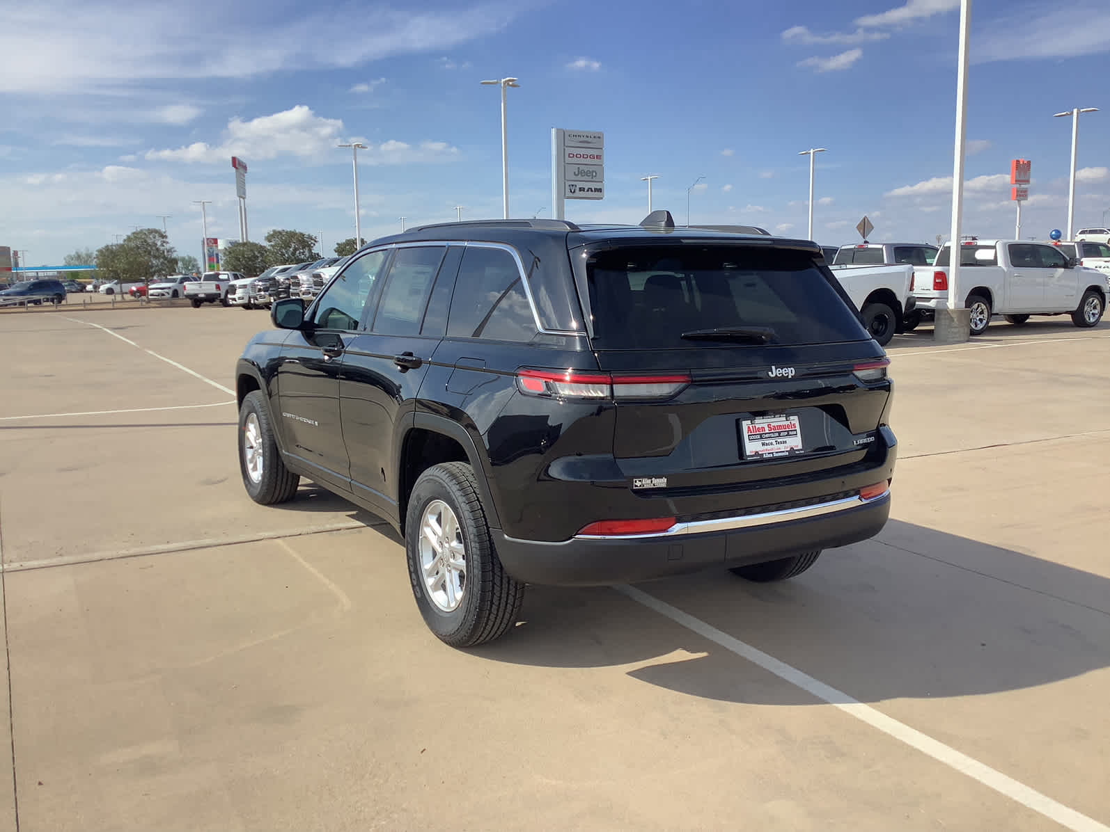 New Car 2025 Jeep Grand Cherokee  Laredo For Sale Under $40,000 In Waco, Texas