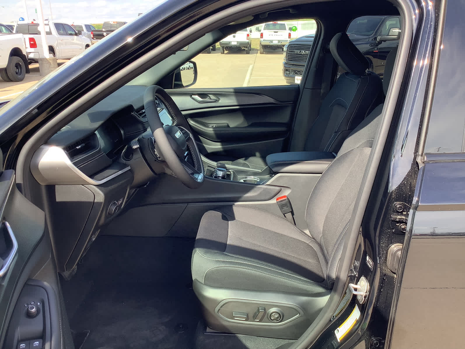 New Car 2025 Jeep Grand Cherokee  Laredo For Sale Under $40,000 In Waco, Texas