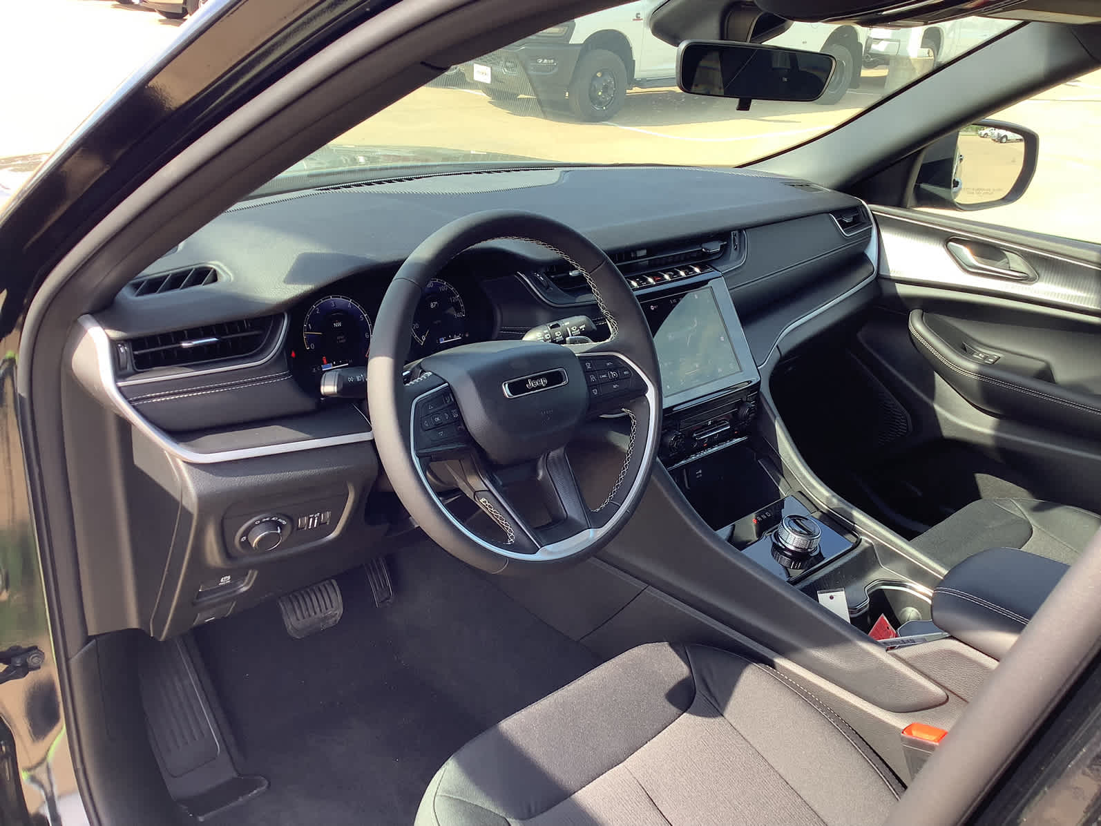 New Car 2025 Jeep Grand Cherokee  Laredo For Sale Under $40,000 In Waco, Texas