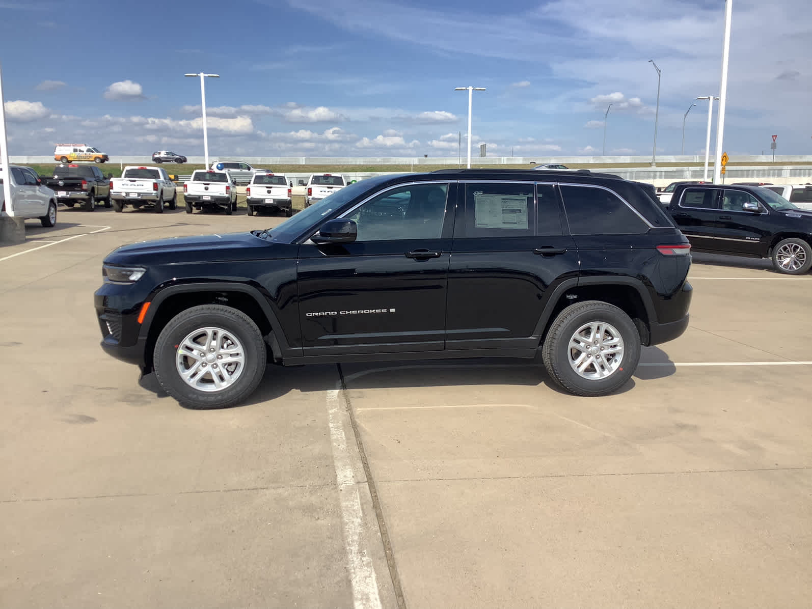 New Car 2025 Jeep Grand Cherokee  Laredo For Sale Under $40,000 In Waco, Texas