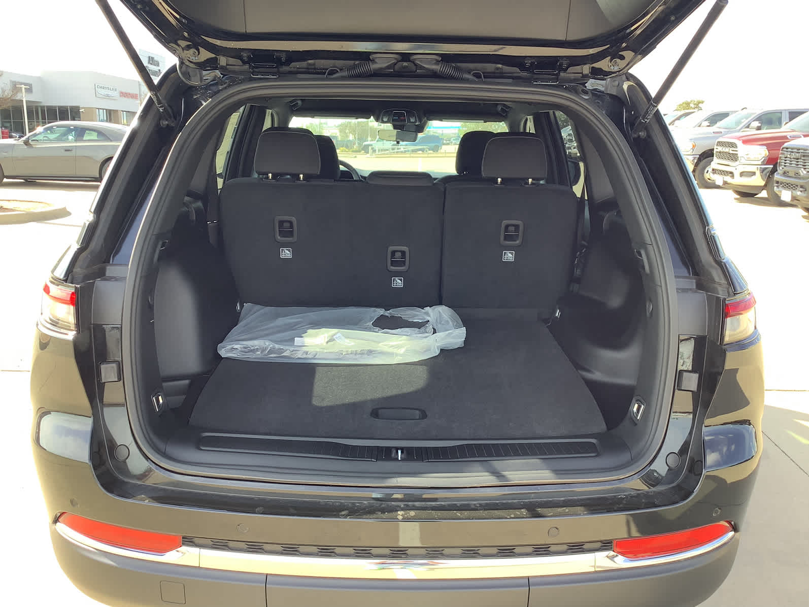 New Car 2025 Jeep Grand Cherokee  Laredo For Sale Under $40,000 In Waco, Texas