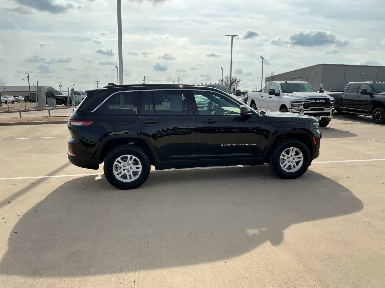 Used Car 2025 Jeep Grand Cherokee  Laredo For Sale Under $40,000 In Waco, Texas