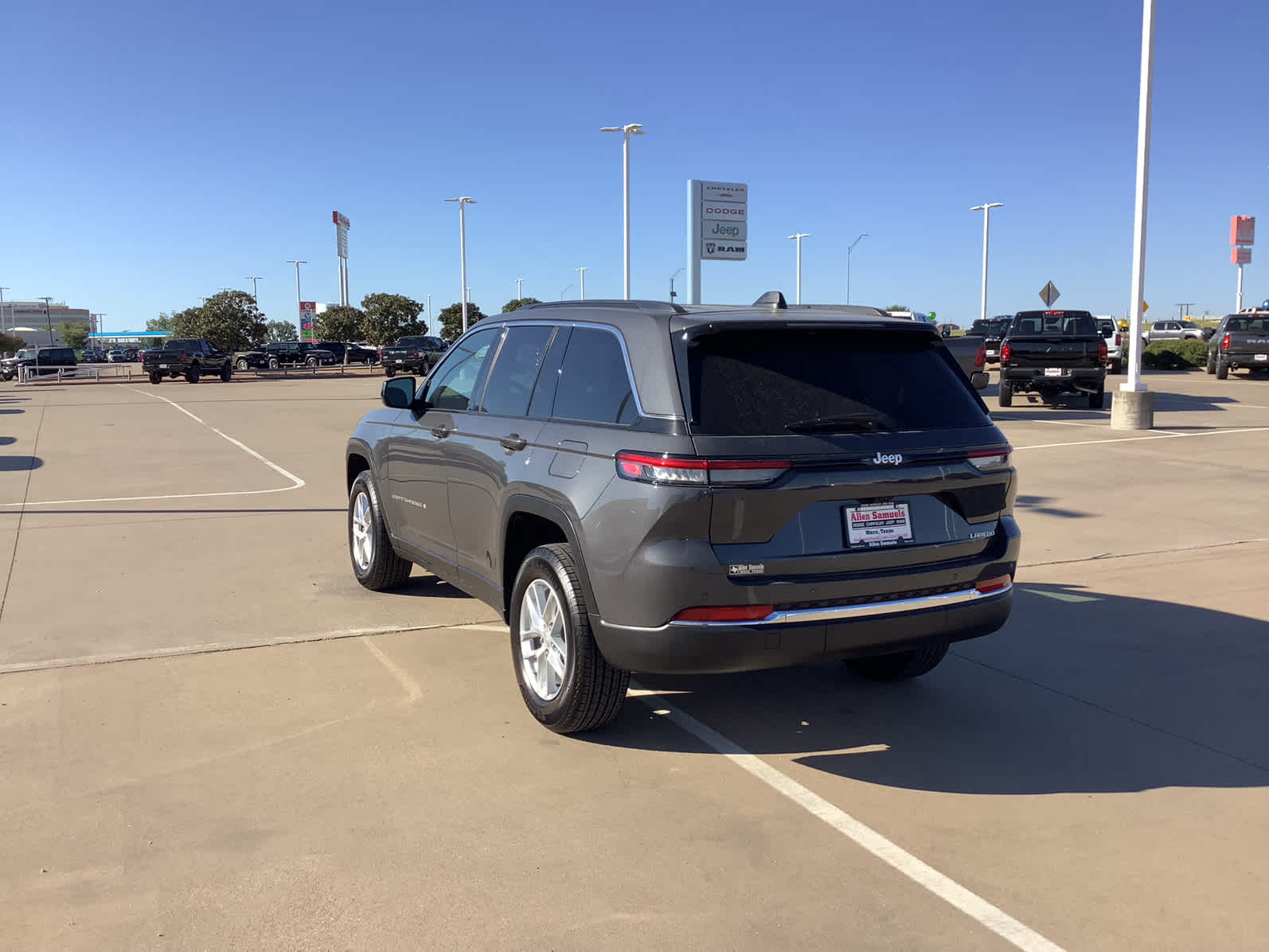 New Car 2025 Jeep Grand Cherokee  Laredo For Sale Under $40,000 In Waco, Texas