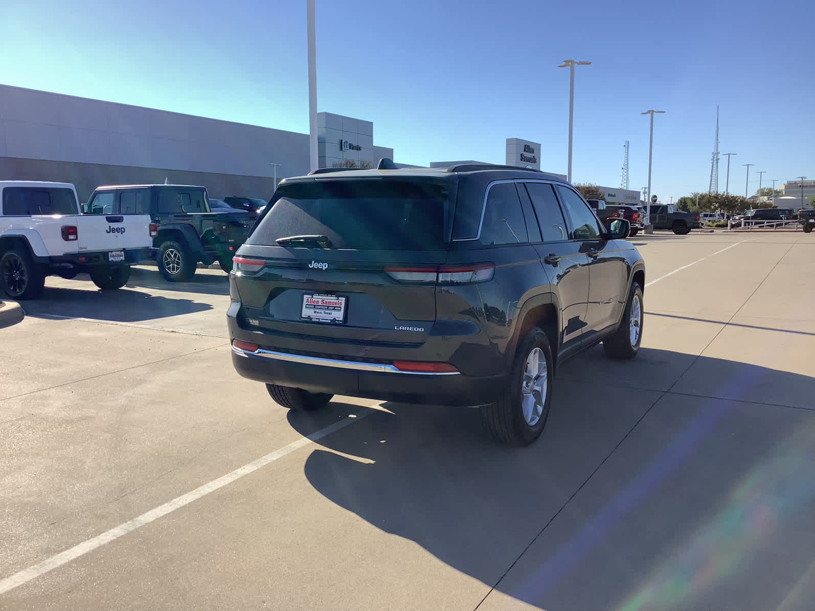 New Car 2025 Jeep Grand Cherokee  Laredo For Sale Under $40,000 In Waco, Texas