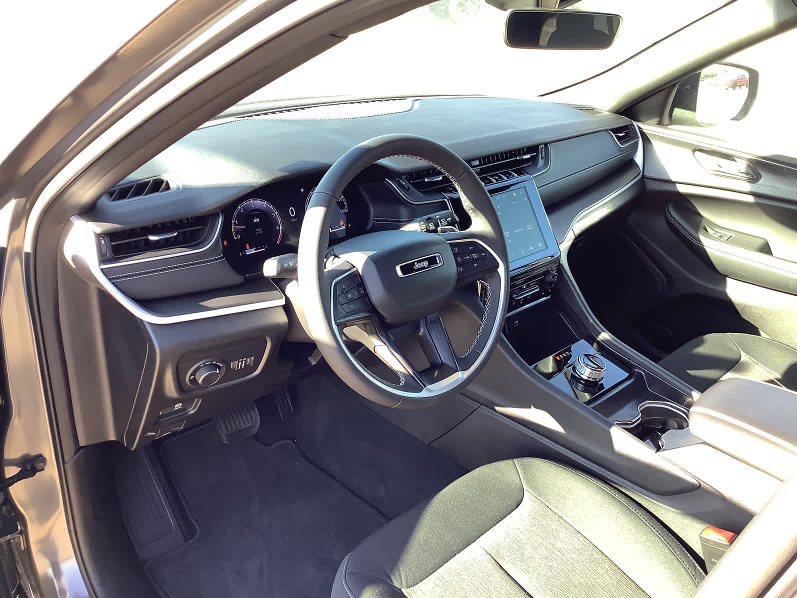 New Car 2025 Jeep Grand Cherokee  Laredo For Sale Under $40,000 In Waco, Texas