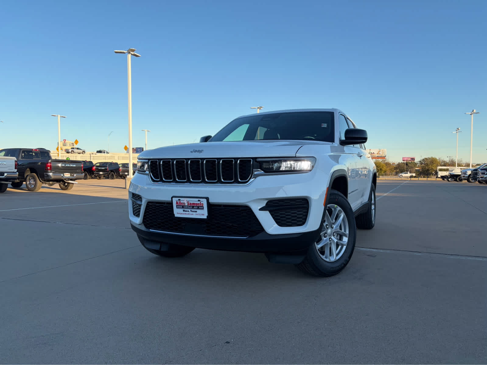New Car 2025 Jeep Grand Cherokee  Laredo For Sale Under $40,000 In Waco, Texas