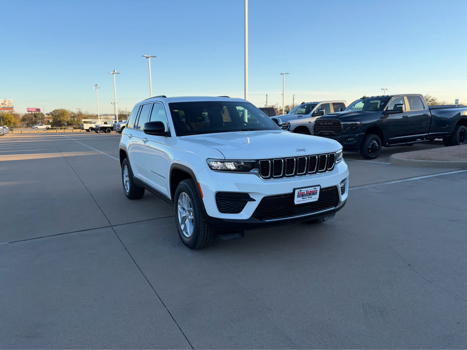 New Car 2025 Jeep Grand Cherokee  Laredo For Sale Under $40,000 In Waco, Texas