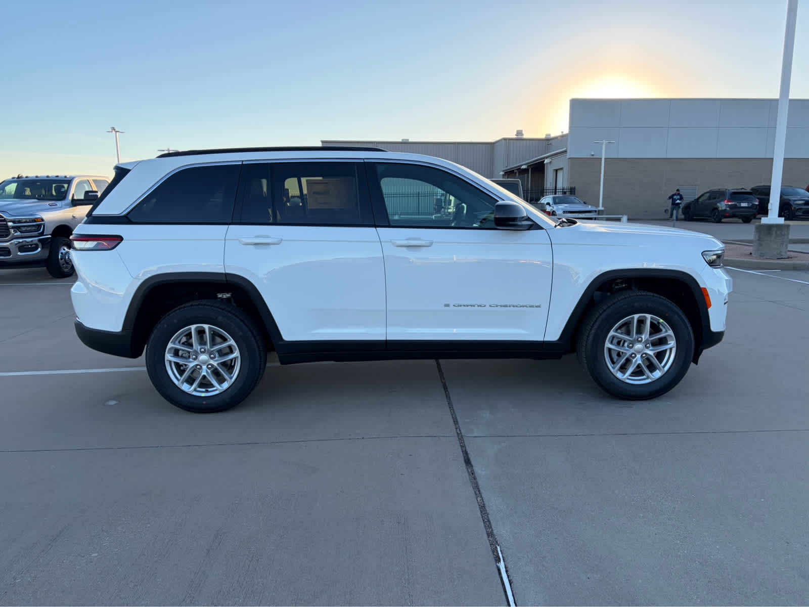 New Car 2025 Jeep Grand Cherokee  Laredo For Sale Under $40,000 In Waco, Texas