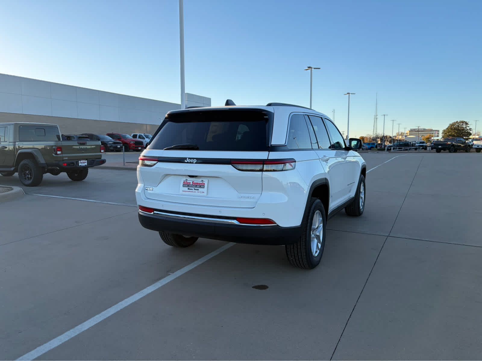 New Car 2025 Jeep Grand Cherokee  Laredo For Sale Under $40,000 In Waco, Texas