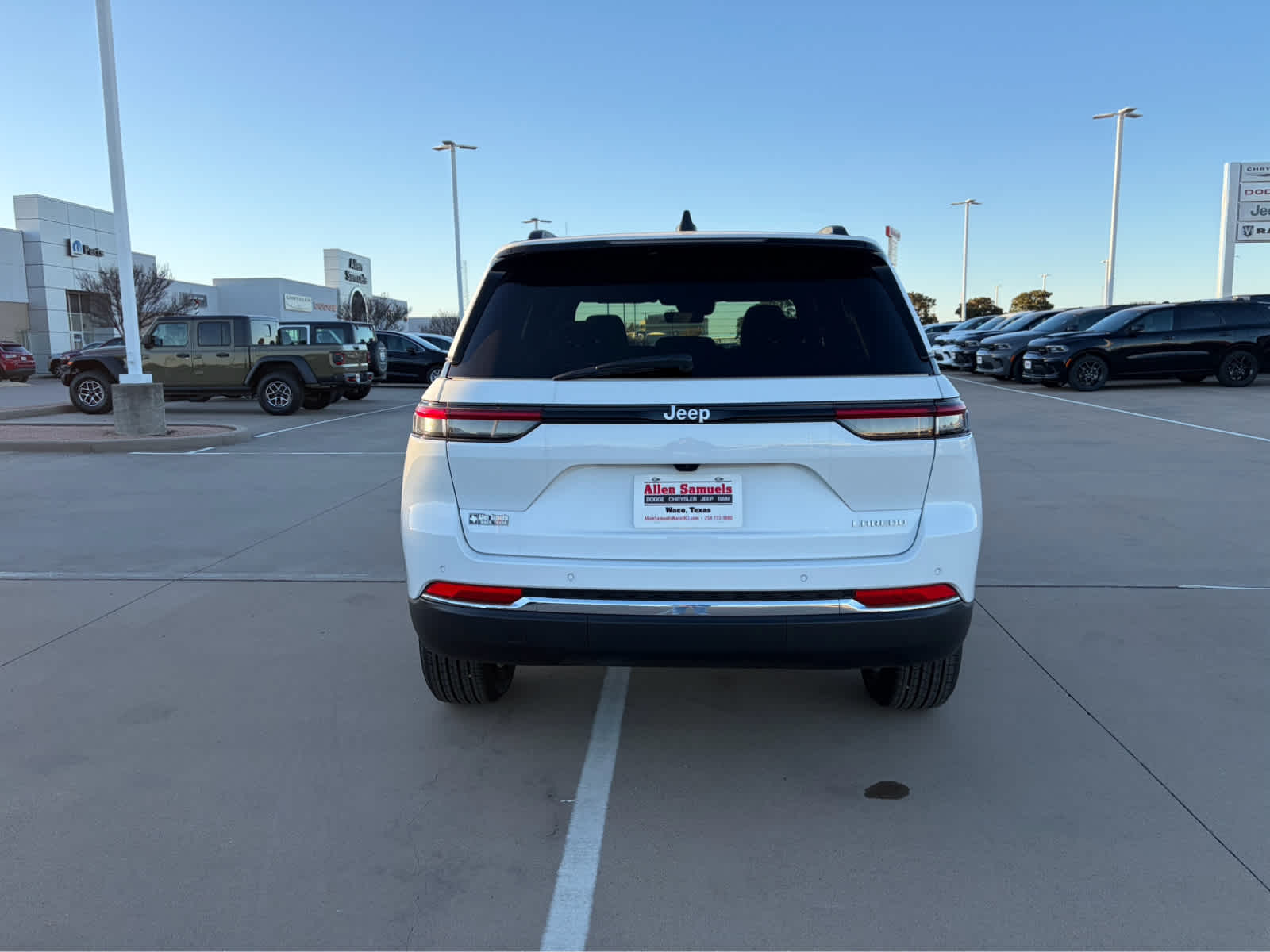 New Car 2025 Jeep Grand Cherokee  Laredo For Sale Under $40,000 In Waco, Texas
