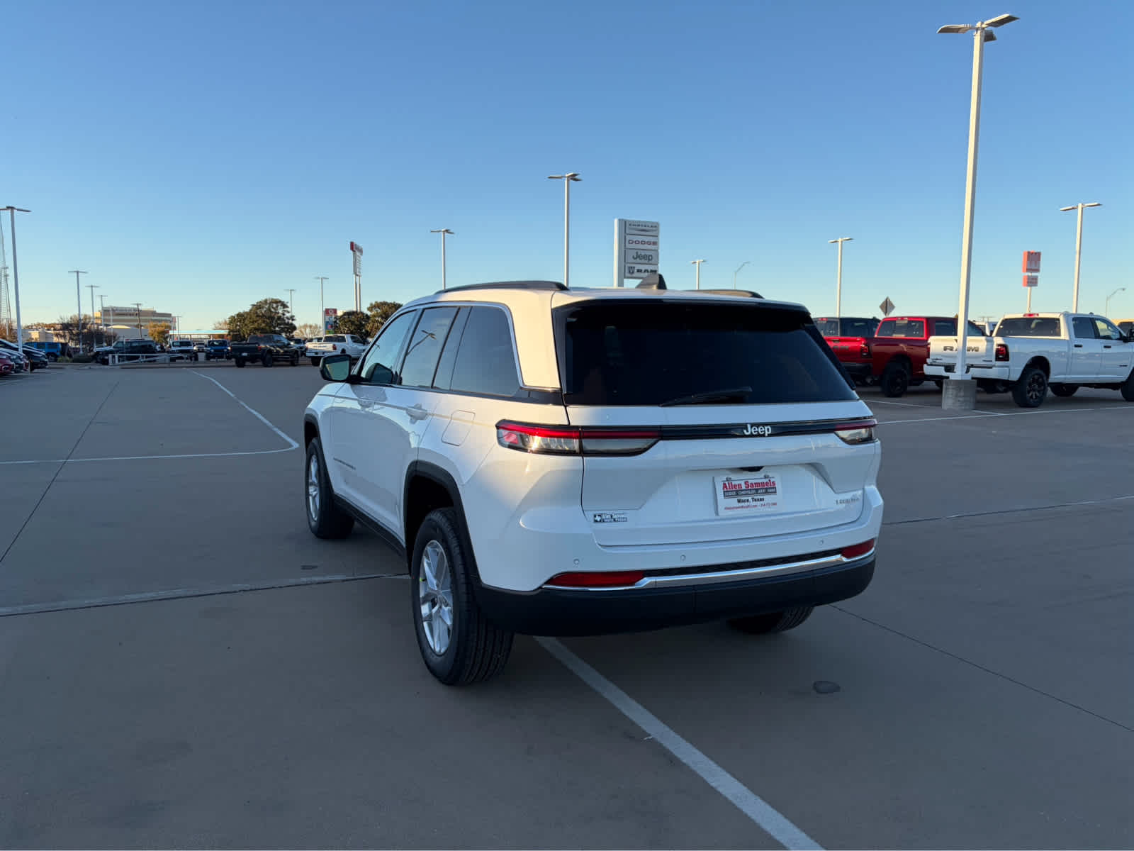 New Car 2025 Jeep Grand Cherokee  Laredo For Sale Under $40,000 In Waco, Texas