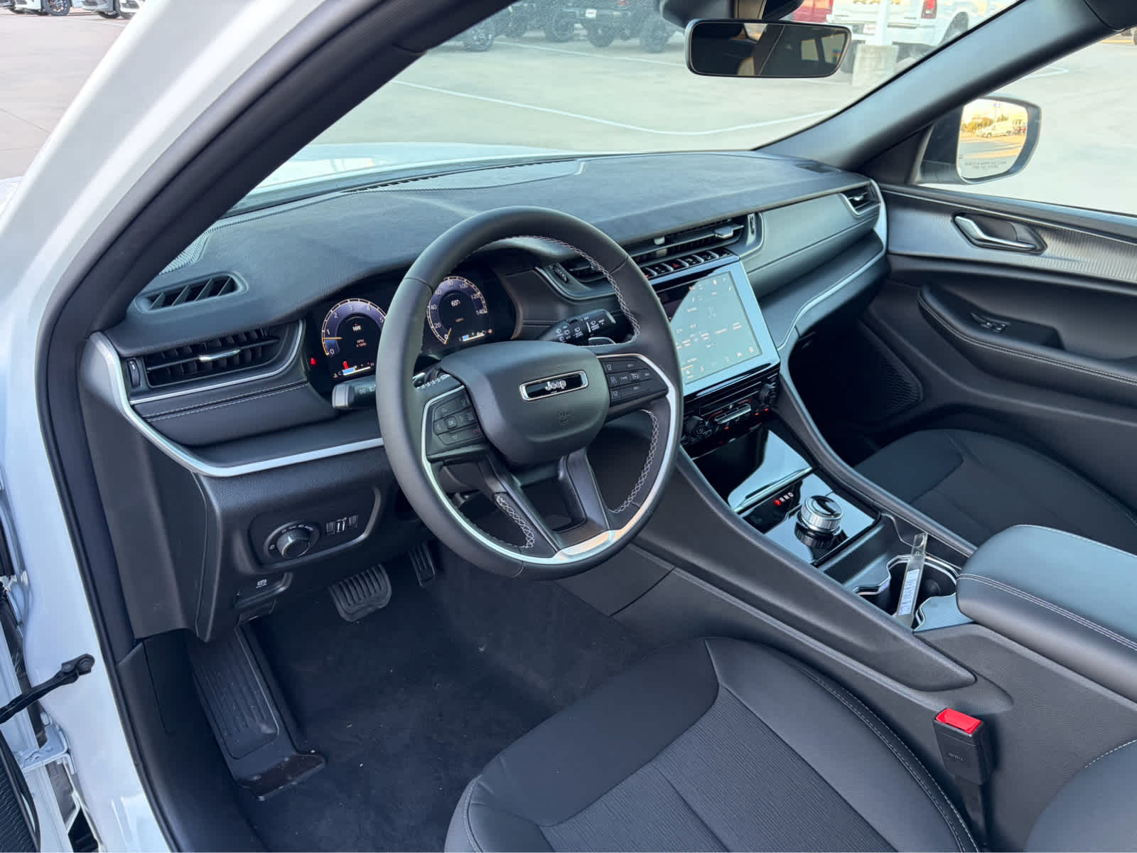 New Car 2025 Jeep Grand Cherokee  Laredo For Sale Under $40,000 In Waco, Texas