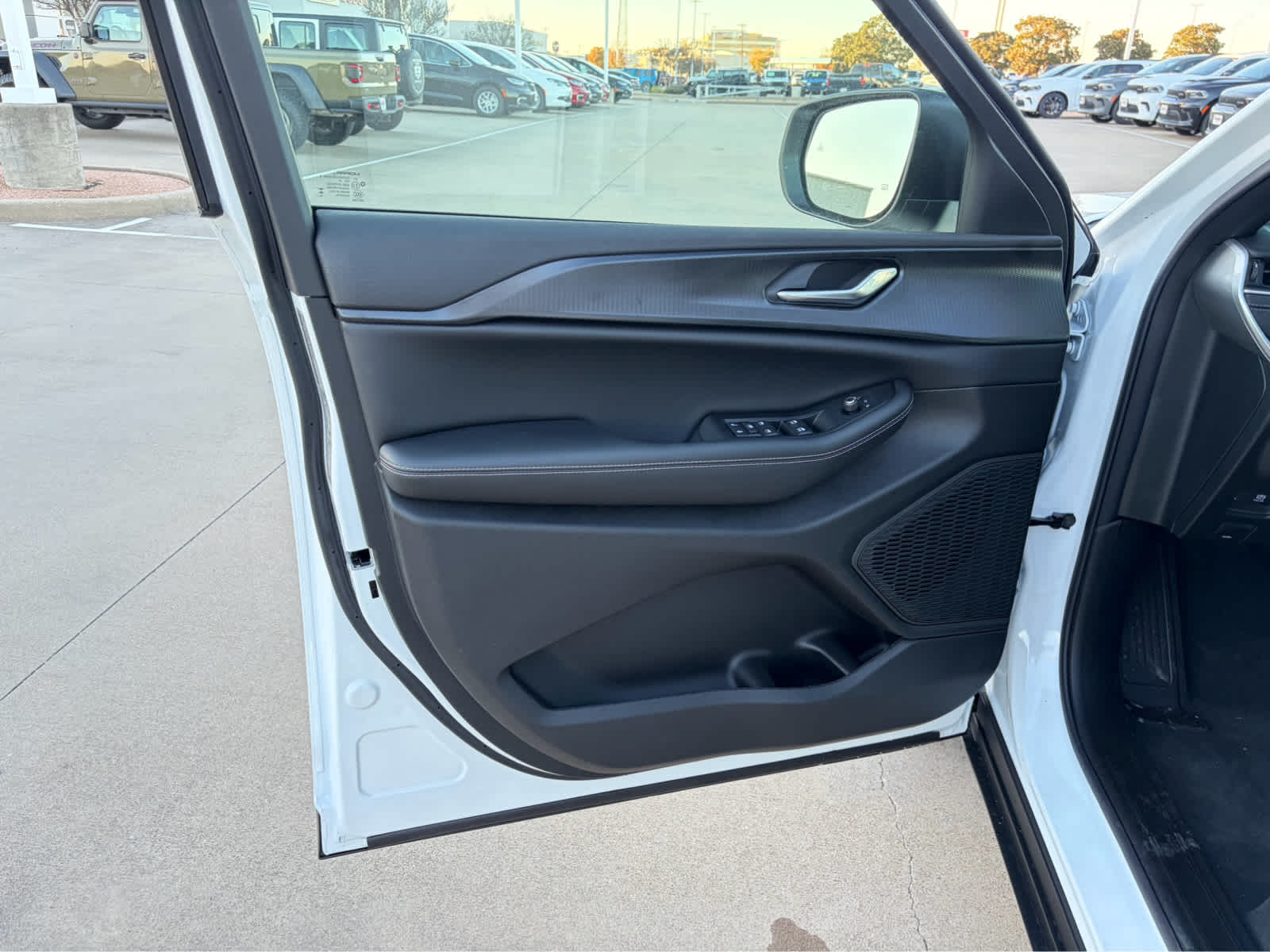 New Car 2025 Jeep Grand Cherokee  Laredo For Sale Under $40,000 In Waco, Texas