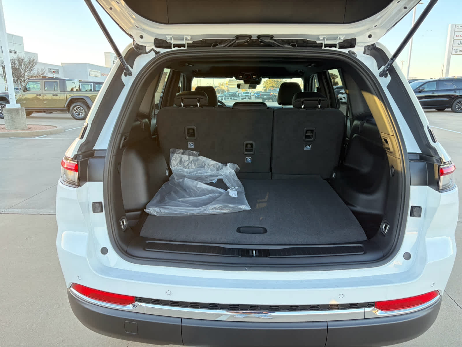 New Car 2025 Jeep Grand Cherokee  Laredo For Sale Under $40,000 In Waco, Texas