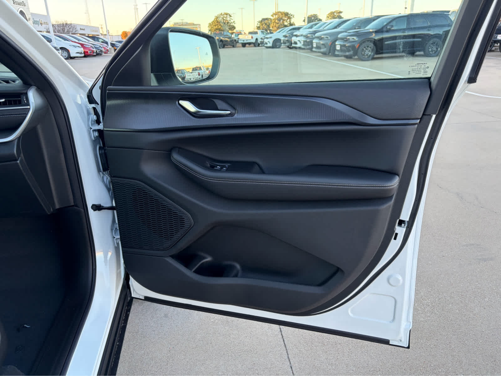 New Car 2025 Jeep Grand Cherokee  Laredo For Sale Under $40,000 In Waco, Texas